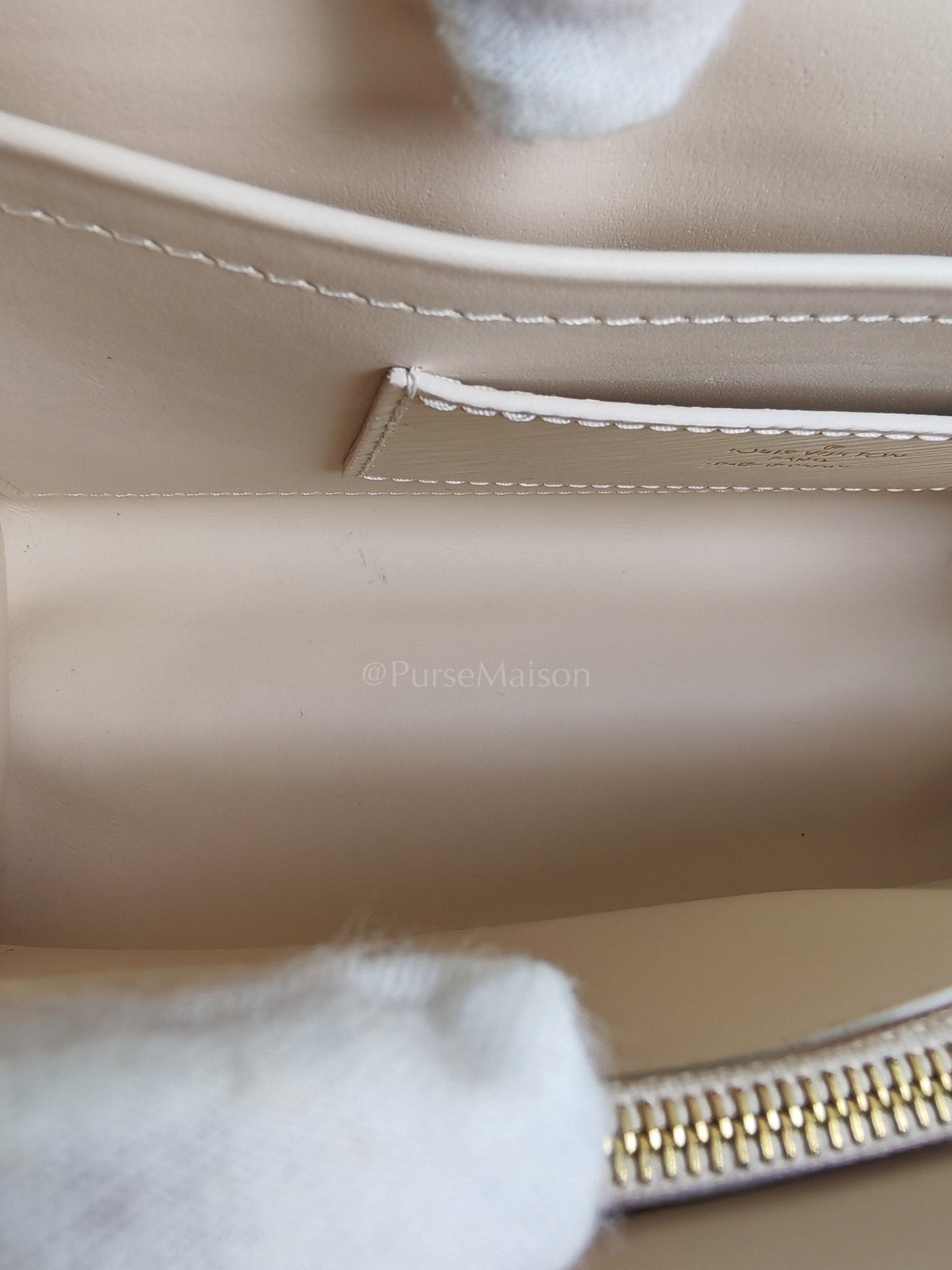 Twist Lock MM in Cream Epi Leather and Mixed Hardware Shoulder Bag (Microchip) | Purse Maison Luxury Bags Shop