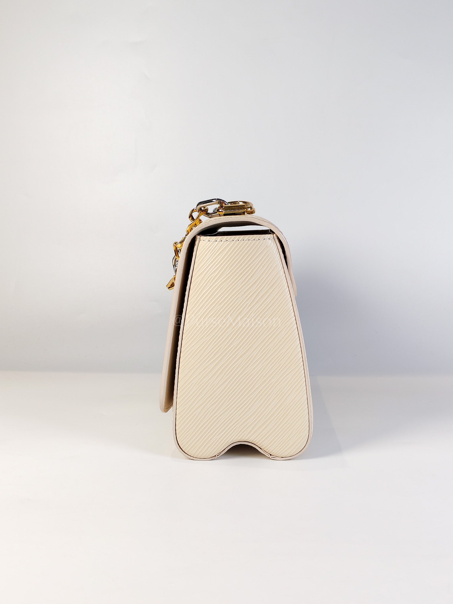 Twist Lock MM in Cream Epi Leather and Mixed Hardware Shoulder Bag (Microchip) | Purse Maison Luxury Bags Shop