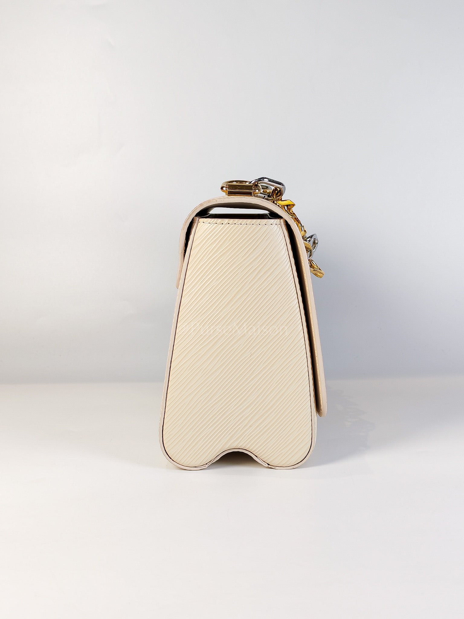 Twist Lock MM in Cream Epi Leather and Mixed Hardware Shoulder Bag (Microchip) | Purse Maison Luxury Bags Shop