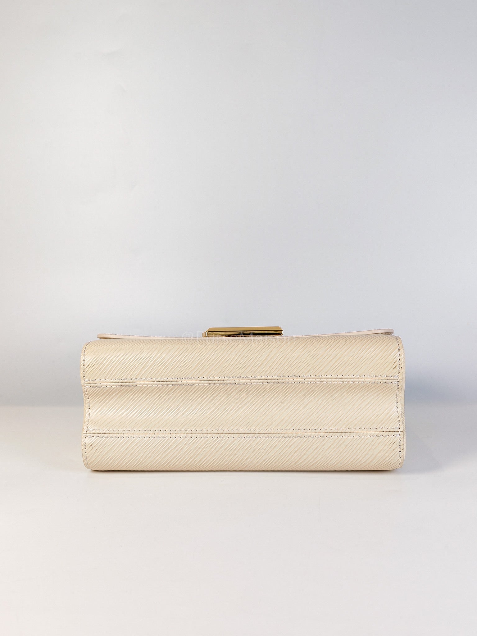 Twist Lock MM in Cream Epi Leather and Mixed Hardware Shoulder Bag (Microchip) | Purse Maison Luxury Bags Shop