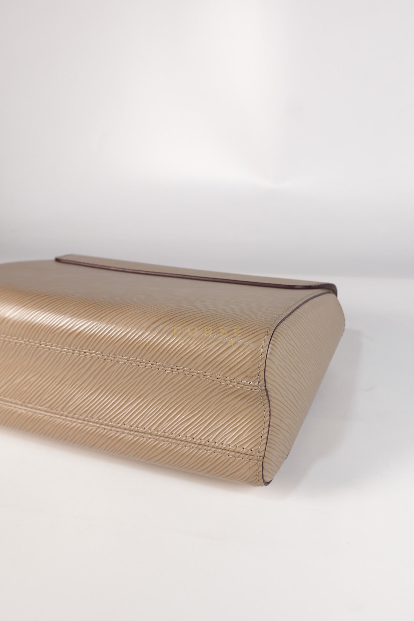 Twist Lock MM Shoulder Bag in Gallet Epi Leather Gold Hardware | Purse Maison Luxury Bags Shop