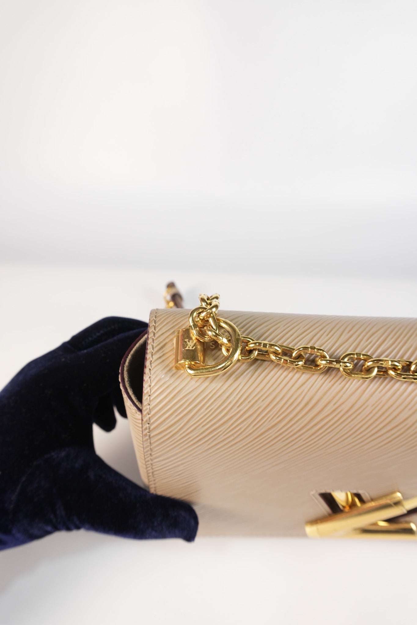 Twist Lock MM Shoulder Bag in Gallet Epi Leather Gold Hardware | Purse Maison Luxury Bags Shop