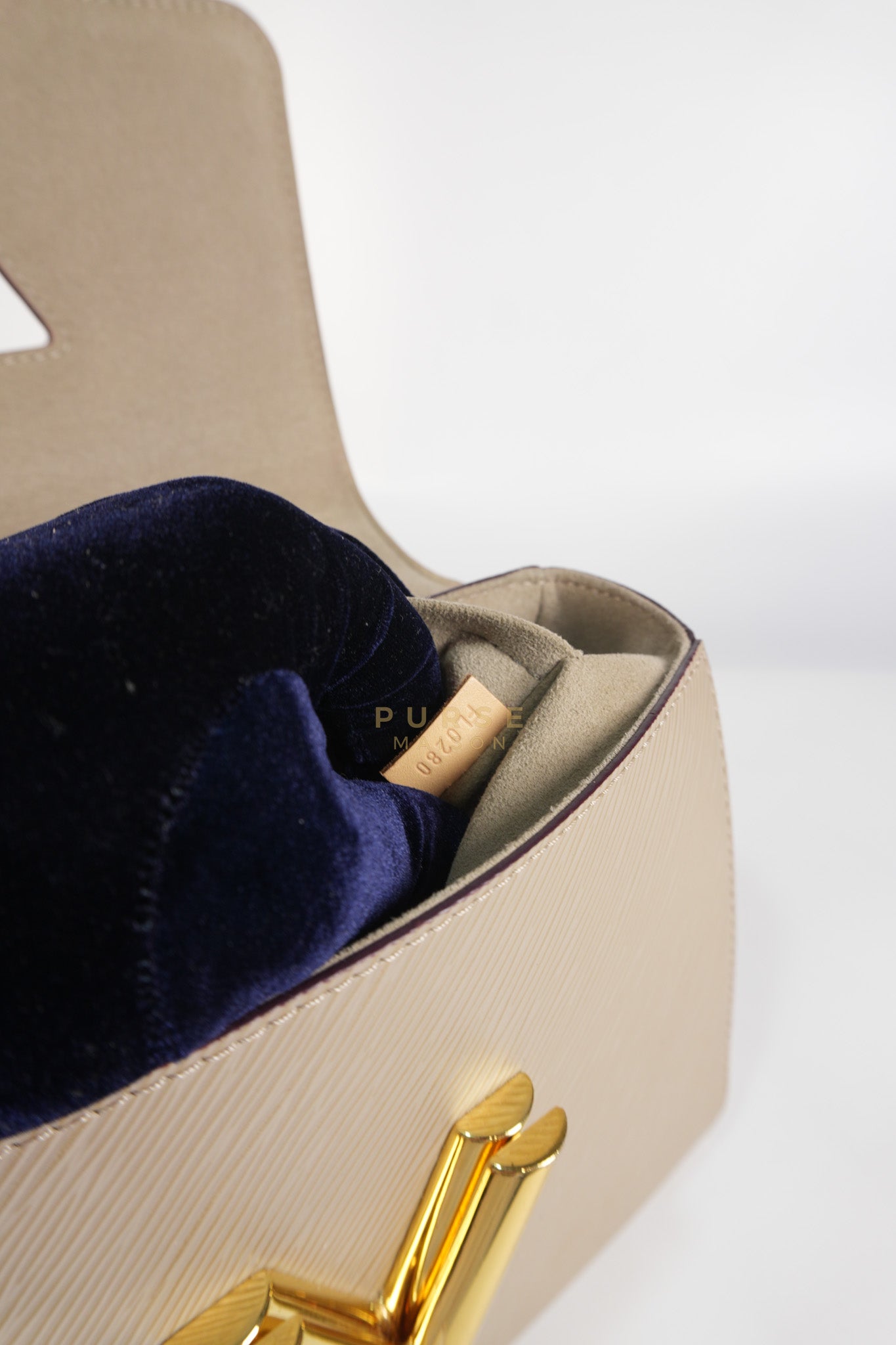 Twist Lock MM Shoulder Bag in Gallet Epi Leather Gold Hardware | Purse Maison Luxury Bags Shop