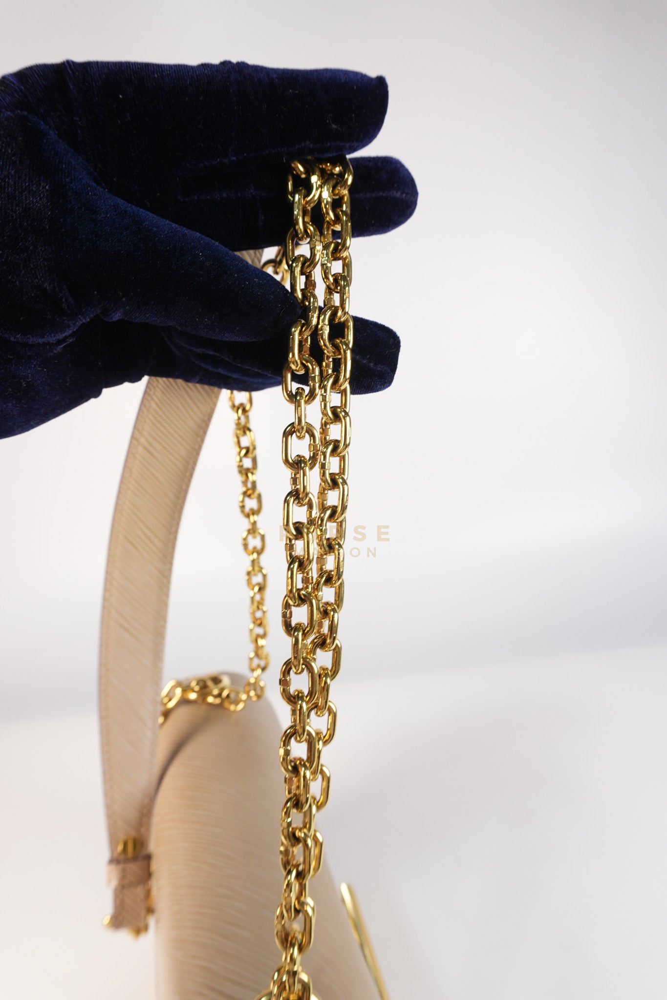 Twist Lock MM Shoulder Bag in Gallet Epi Leather Gold Hardware | Purse Maison Luxury Bags Shop