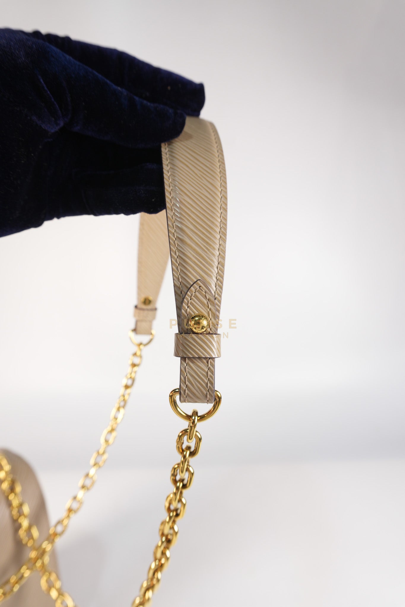 Twist Lock MM Shoulder Bag in Gallet Epi Leather Gold Hardware | Purse Maison Luxury Bags Shop