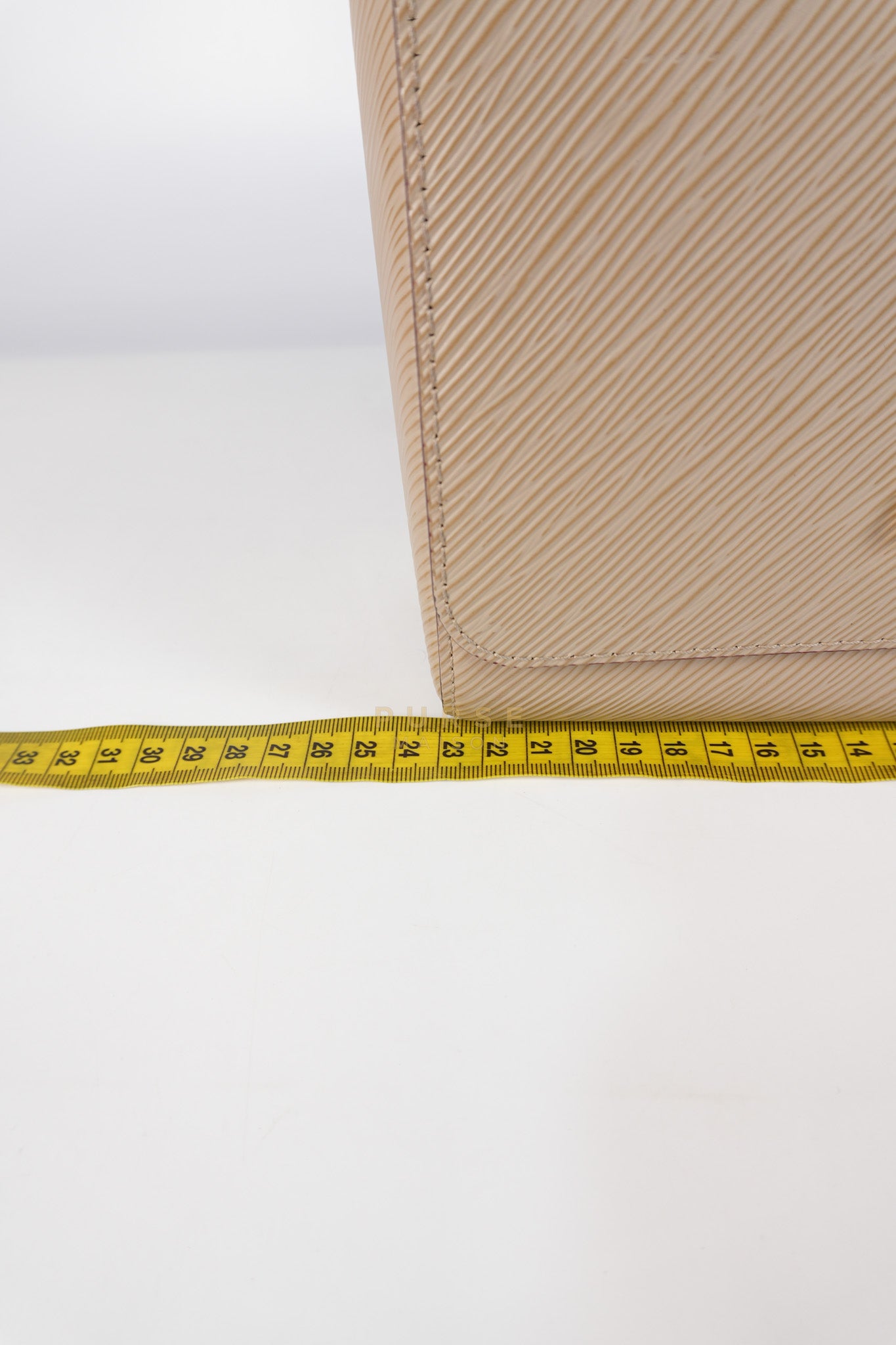 Twist Lock MM Shoulder Bag in Gallet Epi Leather Gold Hardware | Purse Maison Luxury Bags Shop