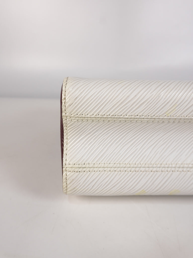 Twist MM Bi-color in Epi Leather and Gold Hardware (Date Code: AR1149) | Purse Maison Luxury Bags Shop