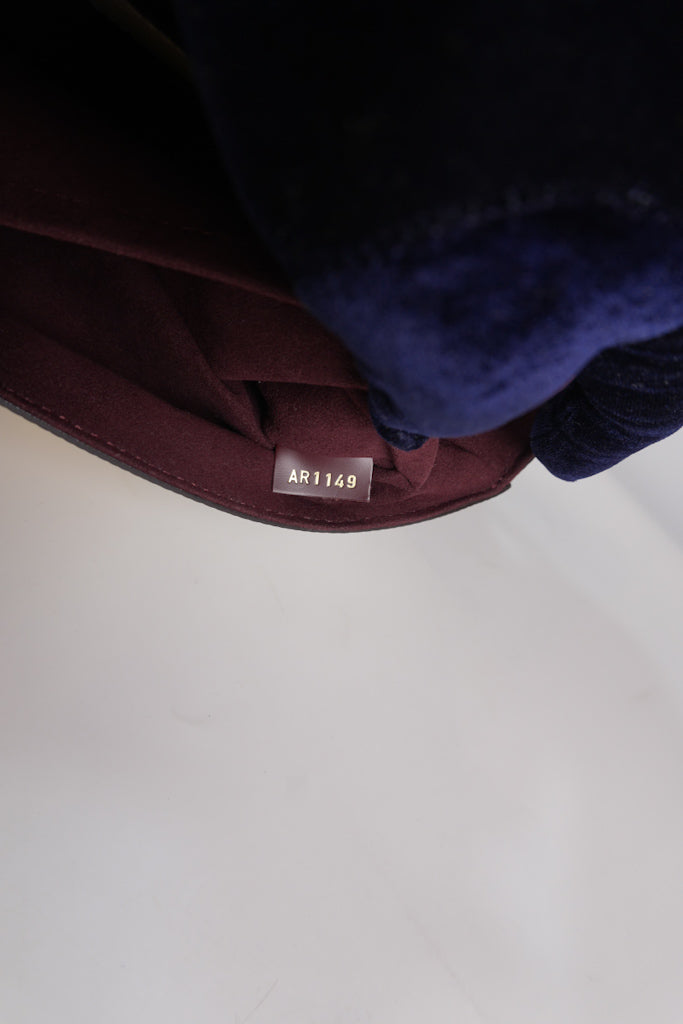 Twist MM Bi-color in Epi Leather and Gold Hardware (Date Code: AR1149) | Purse Maison Luxury Bags Shop