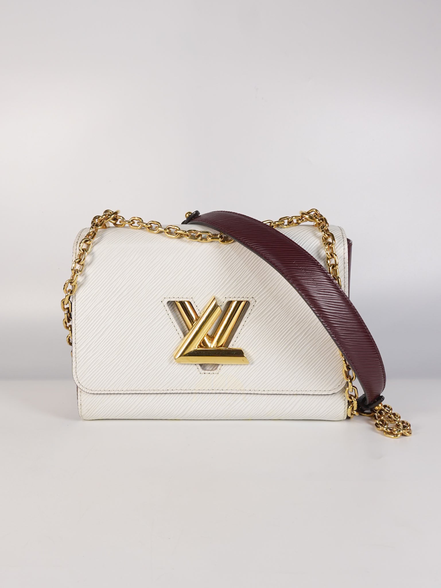 Twist MM Bi-color in Epi Leather and Gold Hardware (Date Code: AR1149) | Purse Maison Luxury Bags Shop