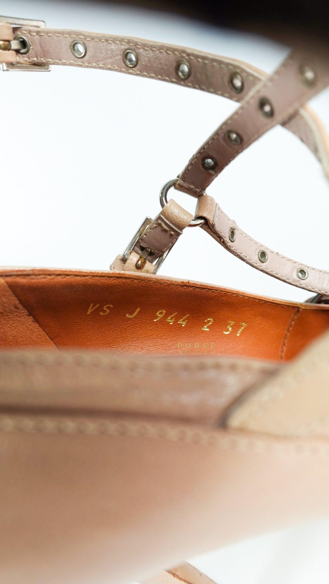 Valentino Garavani Nude Calf Love Latch Shoes (Size 37 EUR, 25cm)
