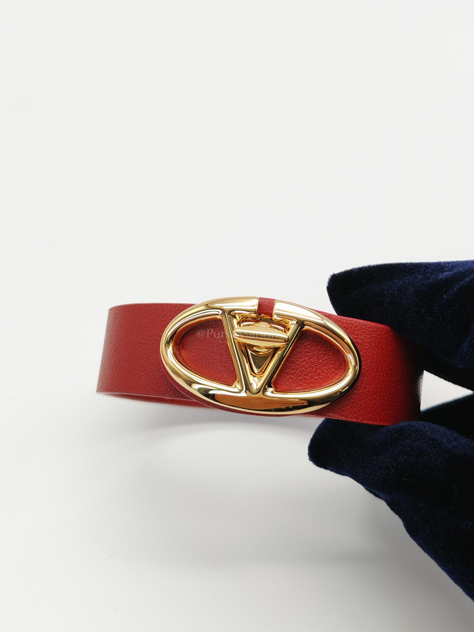 VLogo Red Calfskin Leather Buckle Bracelet | Purse Maison Luxury Bags Shop