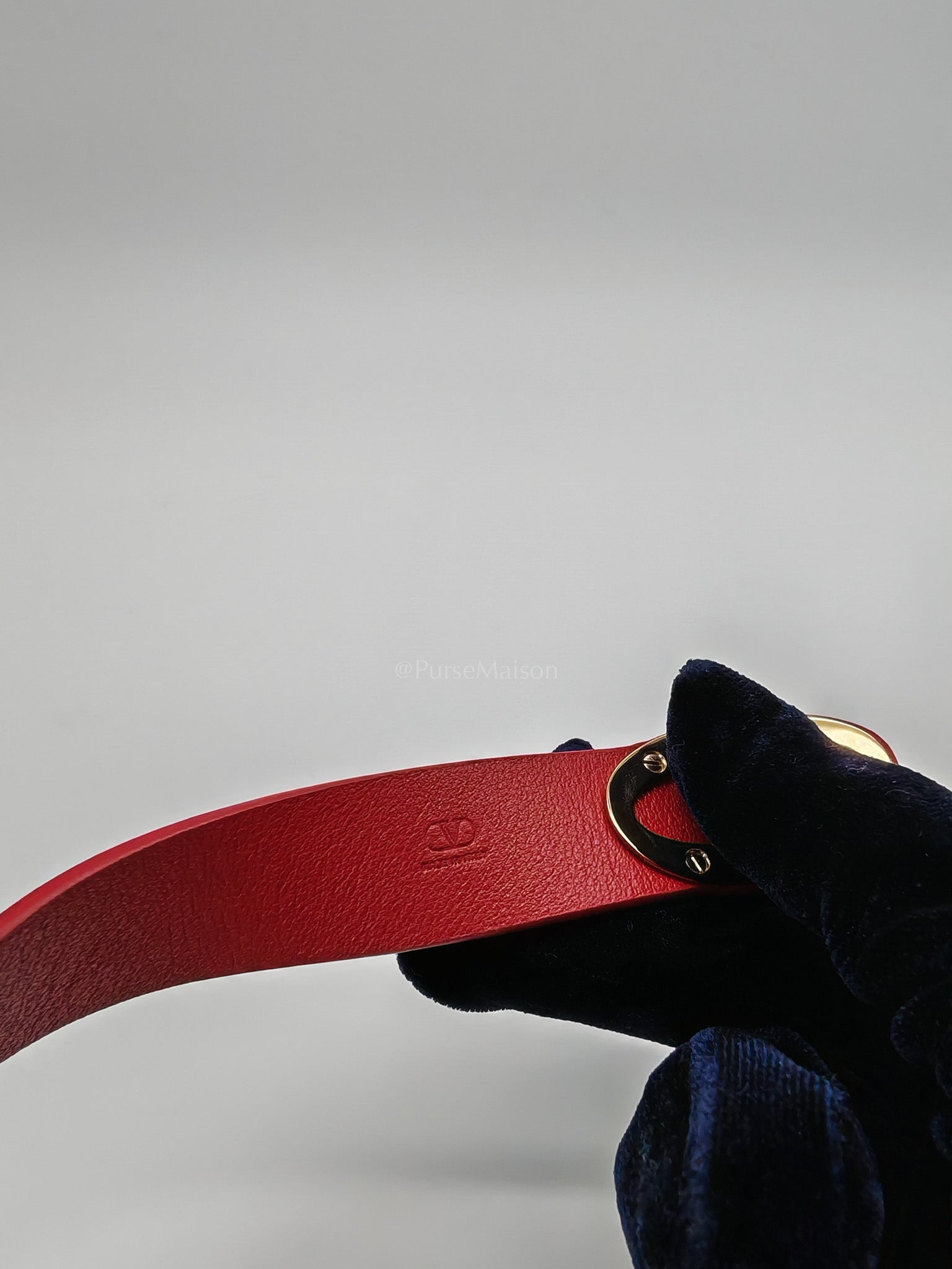 VLogo Red Calfskin Leather Buckle Bracelet | Purse Maison Luxury Bags Shop