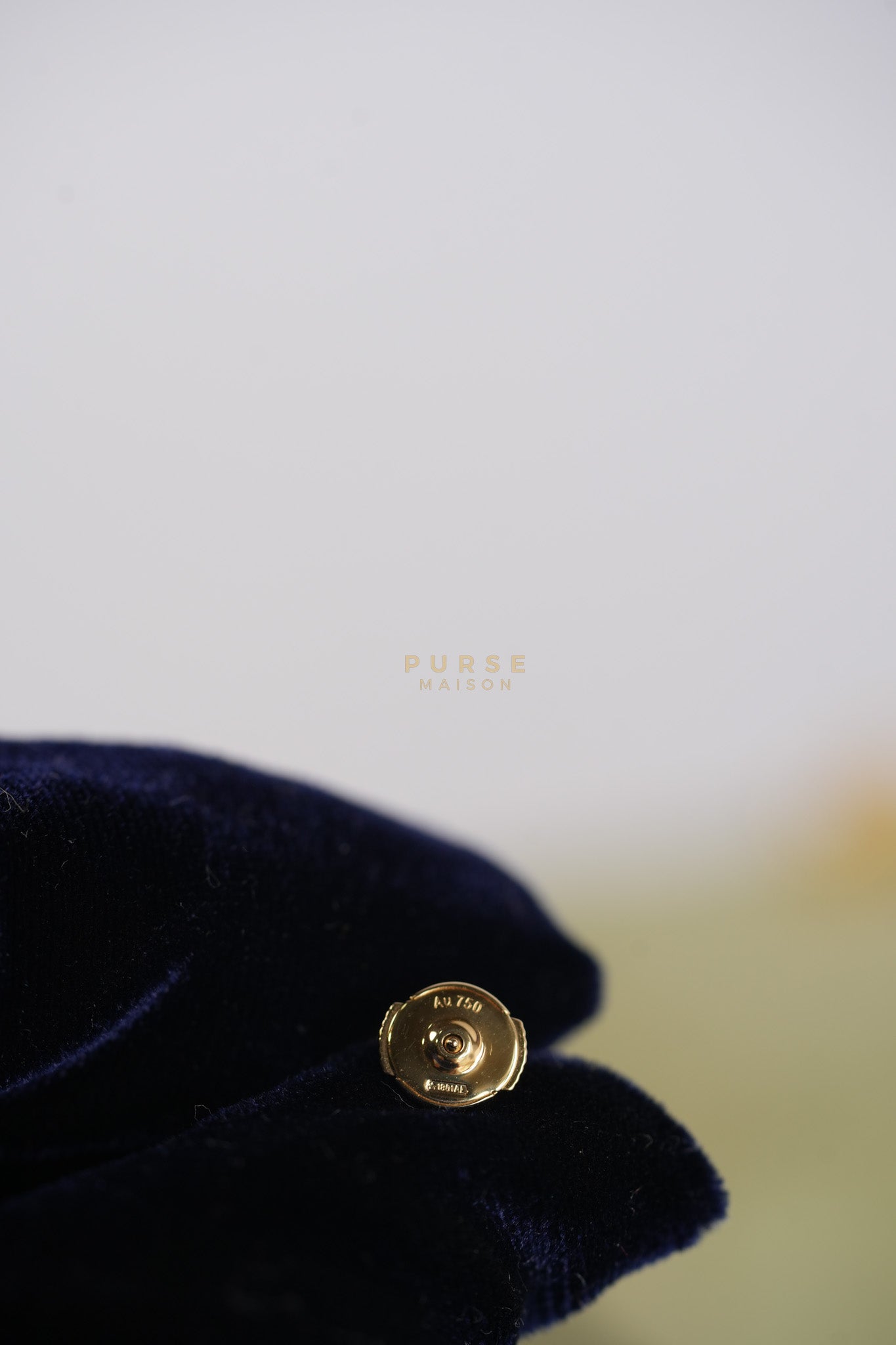 VCA Sweet Alhambra Earstuds 18K Yellow Gold, Onyx | Purse Maison Luxury Bags Shop