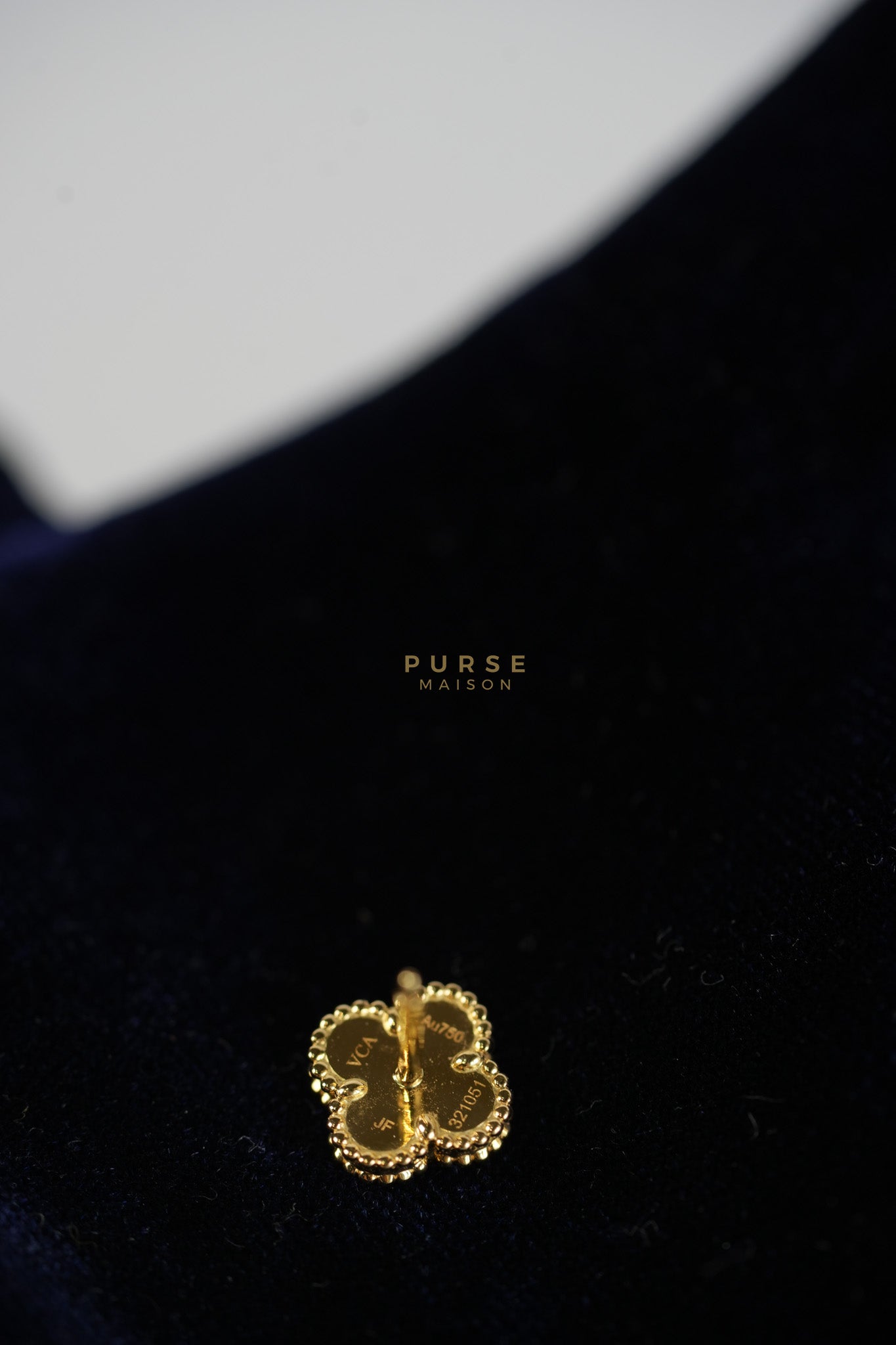 VCA Sweet Alhambra Earstuds 18K Yellow Gold, Onyx | Purse Maison Luxury Bags Shop