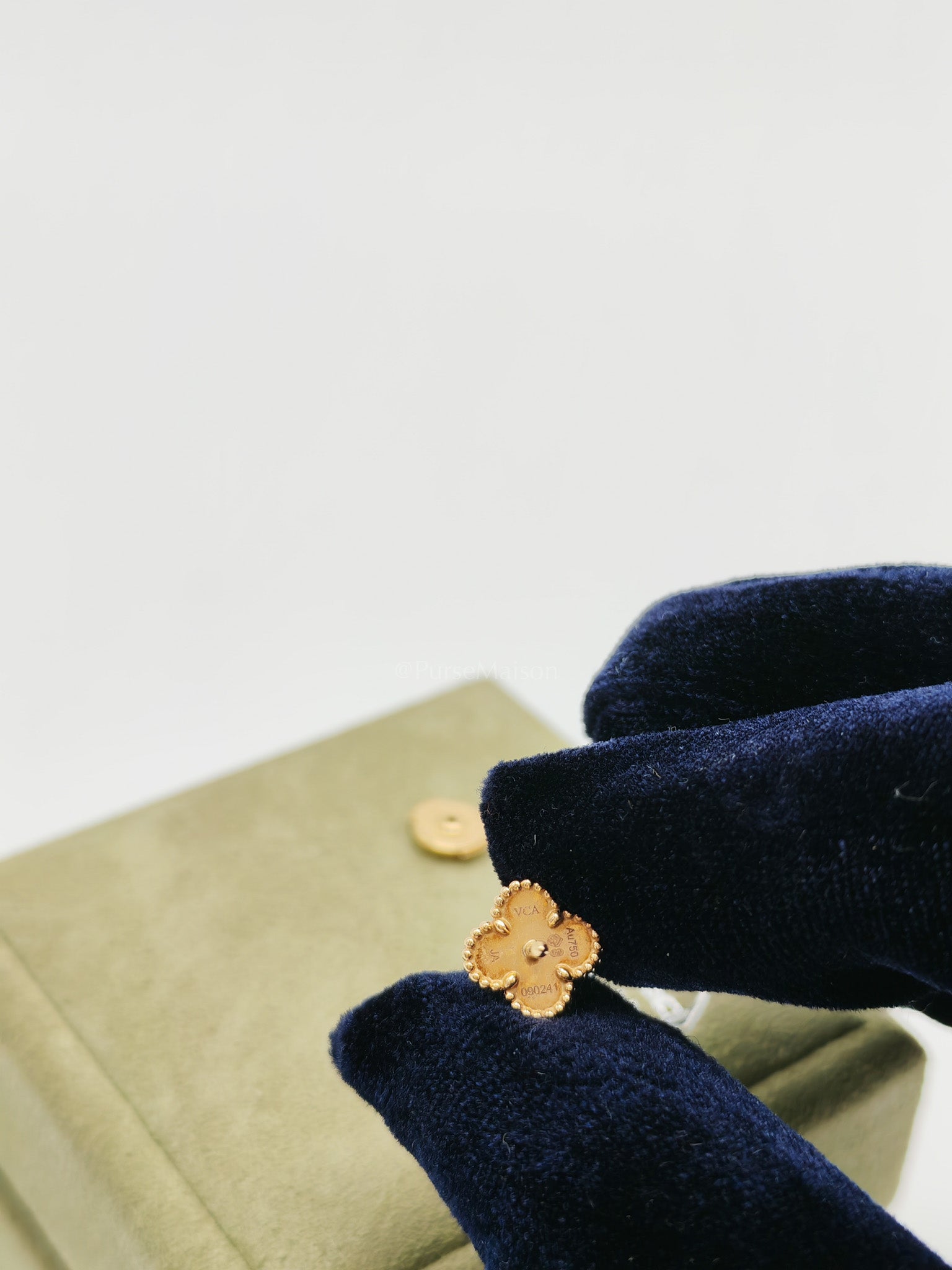 Sweet Alhambra White Mother of Pearl Earrings Year 2017 | Purse Maison Luxury Bags Shop