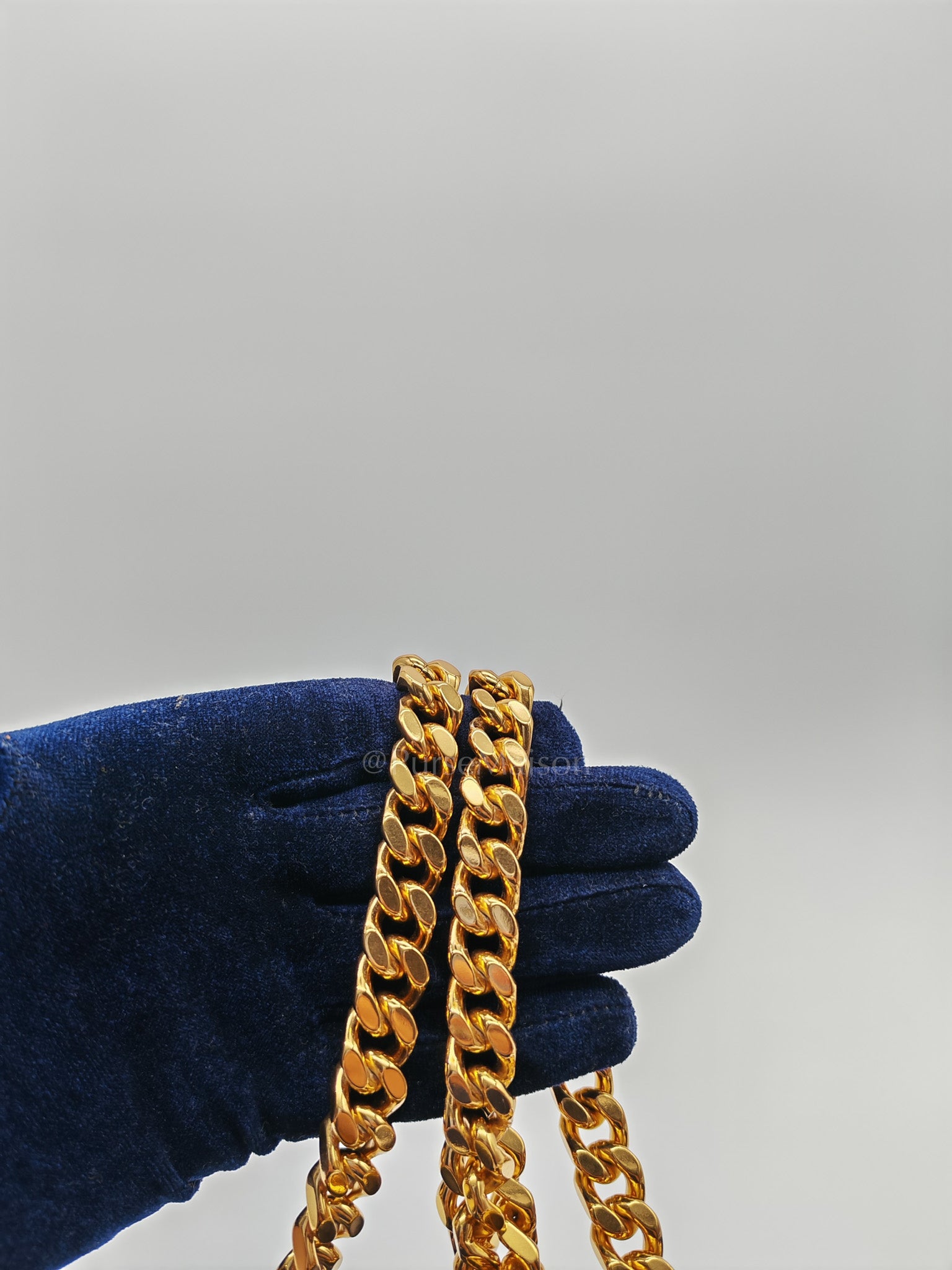 Vicky Medium in Black Smooth Lambskin Leather Gold Hardware | Purse Maison Luxury Bags Shop