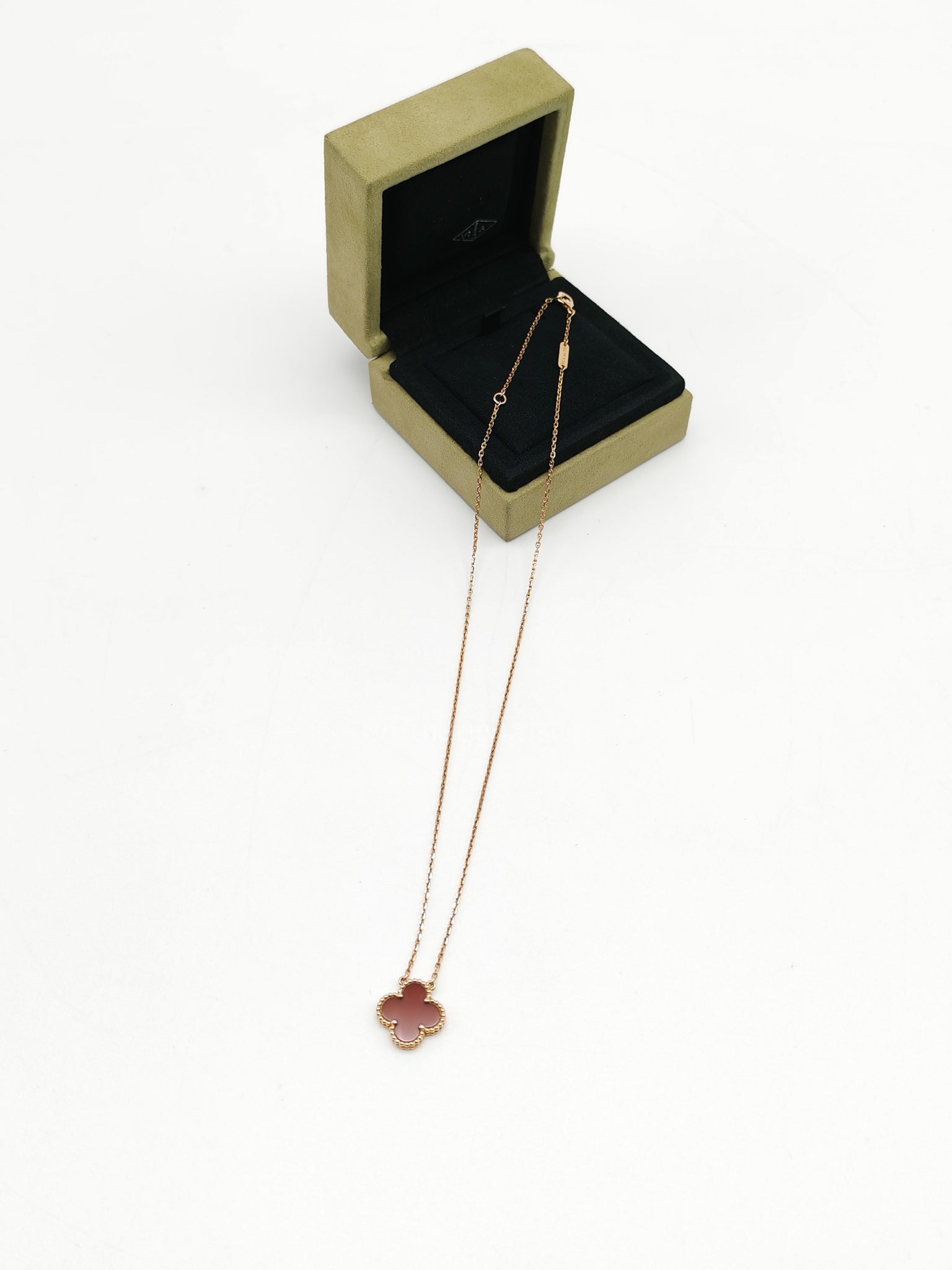 Sweet Alhambra Carnelian Mother of Pearl Pendant Yellow Gold Necklace Year 2020 | Purse Maison Luxury Bags Shop