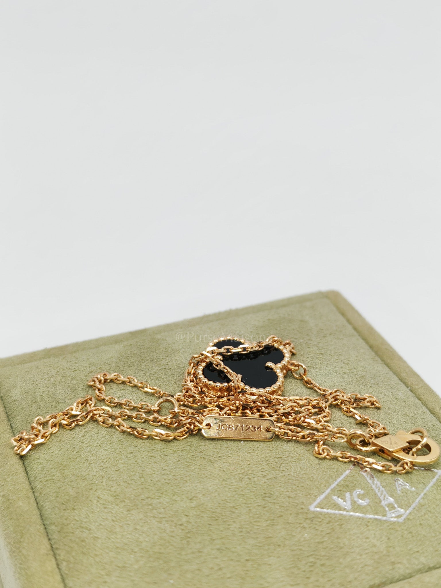 Vintage Alhambra in Onyx Pendant Yellow Gold Necklace Year 2021 | Purse Maison Luxury Bags Shop