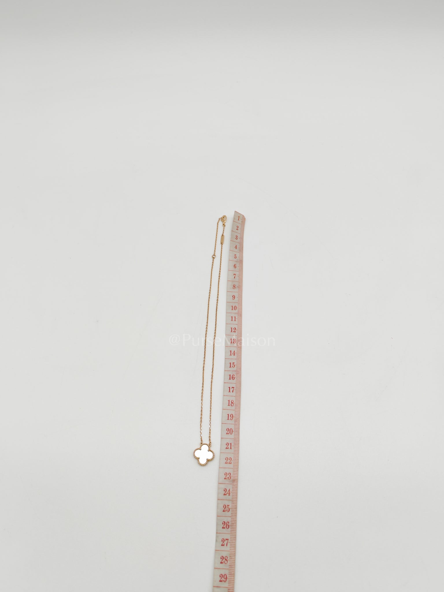 Sweet Alhambra White Mother of Pearl Pendant in Yellow Gold Necklace Year 2021 | Purse Maison Luxury Bags Shop