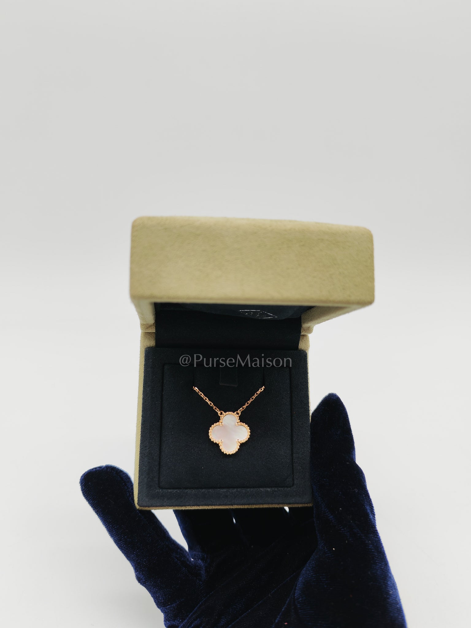Sweet Alhambra White Mother of Pearl Pendant in Yellow Gold Necklace Year 2021 | Purse Maison Luxury Bags Shop