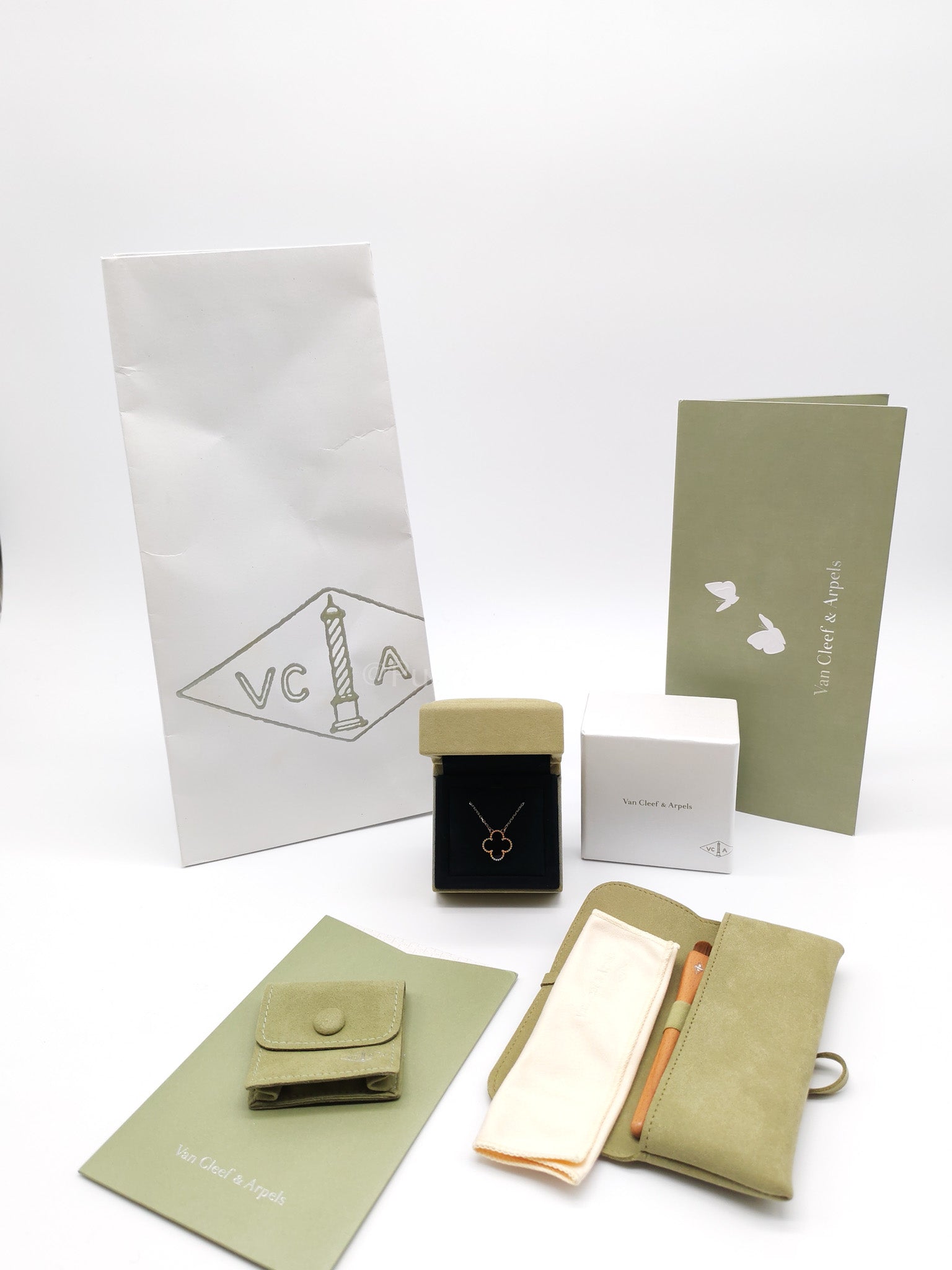 Vintage Alhambra Yellow Gold Onyx Necklace Year 2025 | Purse Maison Luxury Bags Shop