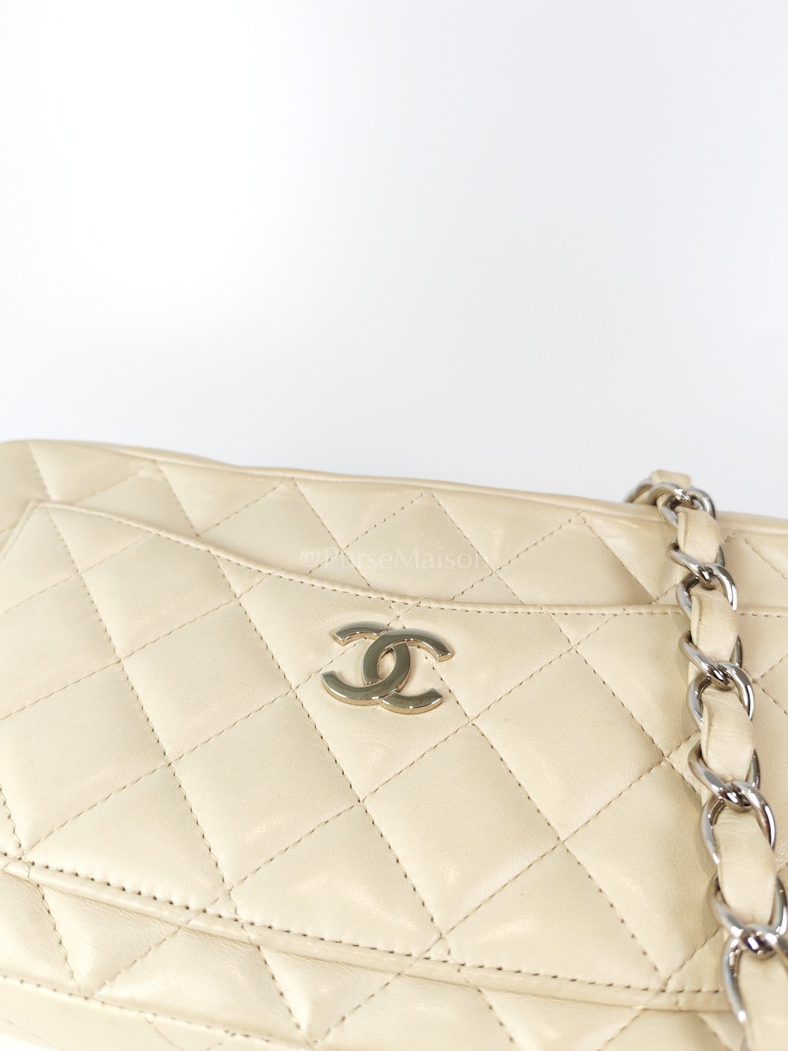 Vintage Camera Bag in Cream Lambskin Leather Silver hardware (Series 10) | Purse Maison Luxury Bags Shop