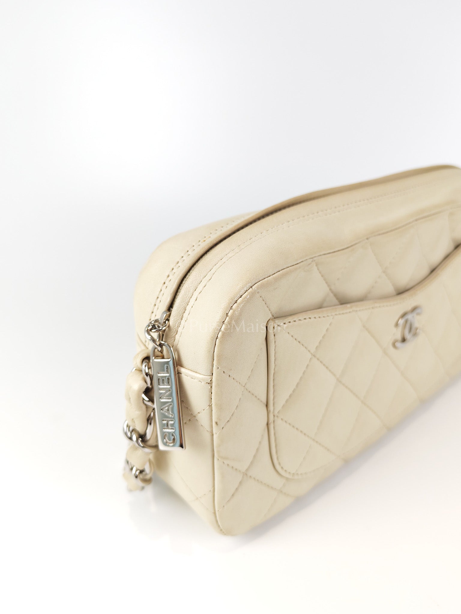 Vintage Camera Bag in Cream Lambskin Leather Silver hardware (Series 10) | Purse Maison Luxury Bags Shop