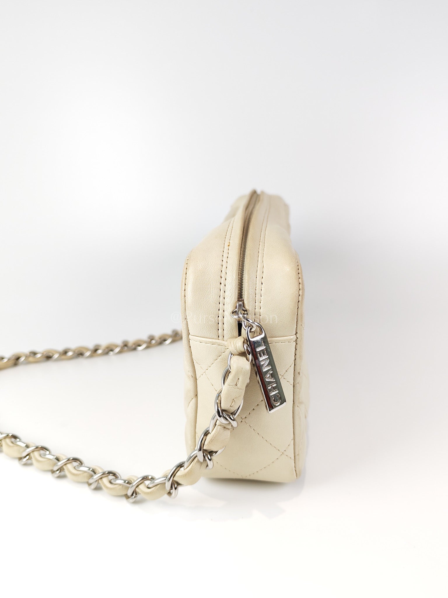 Vintage Camera Bag in Cream Lambskin Leather Silver hardware (Series 10) | Purse Maison Luxury Bags Shop