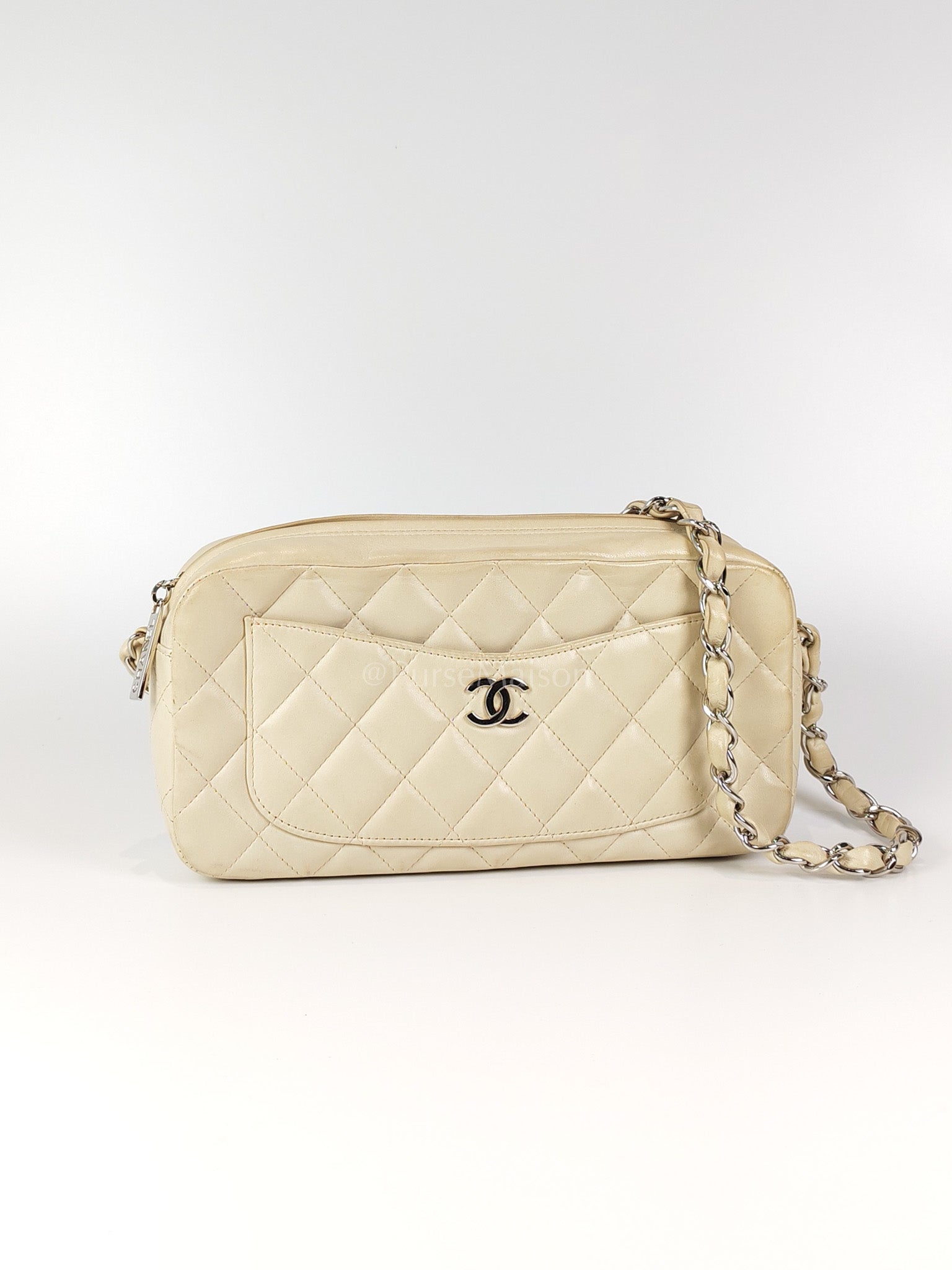 Vintage Camera Bag in Cream Lambskin Leather Silver hardware (Series 10) | Purse Maison Luxury Bags Shop