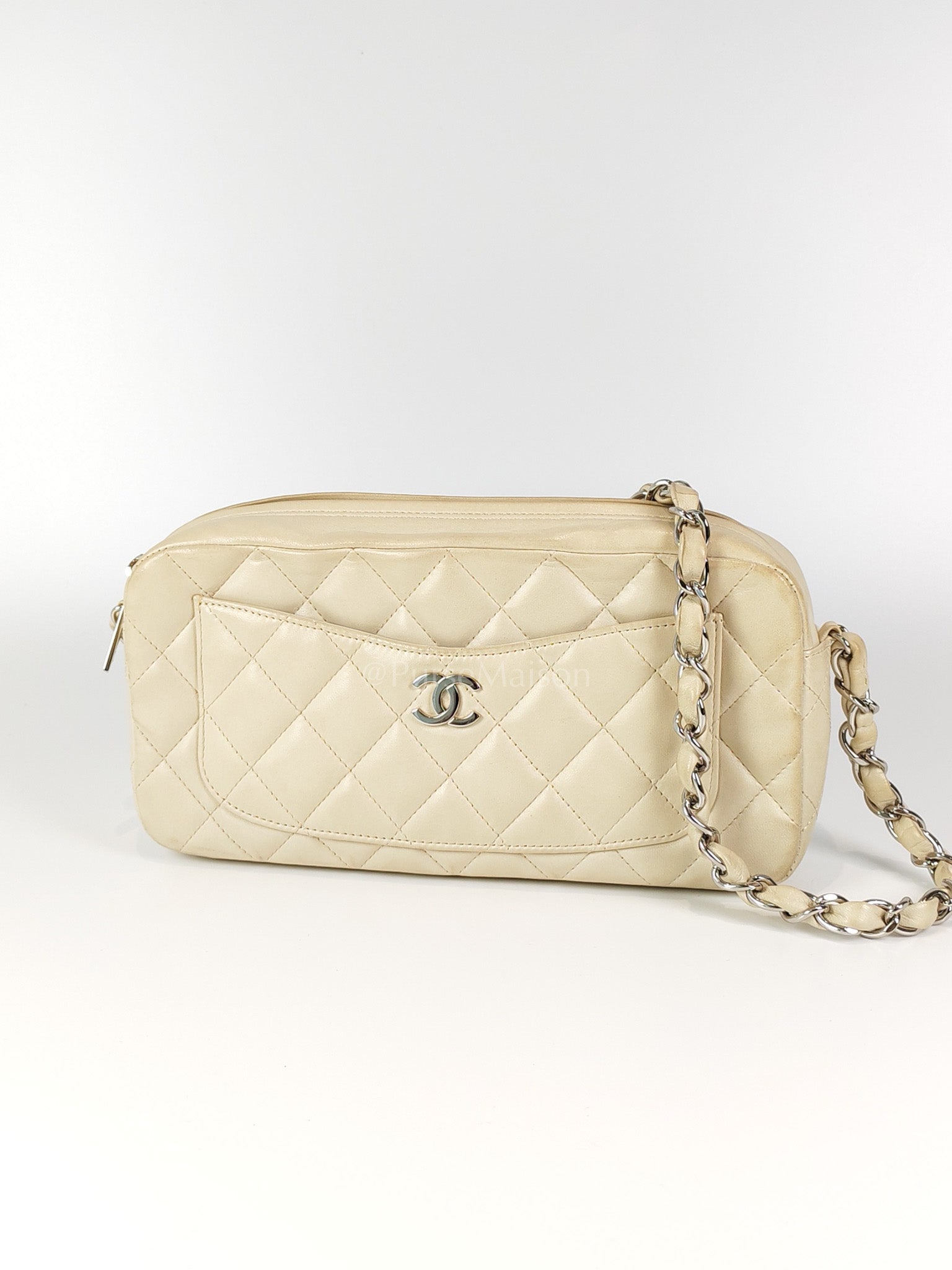 Vintage Camera Bag in Cream Lambskin Leather Silver hardware (Series 10) | Purse Maison Luxury Bags Shop