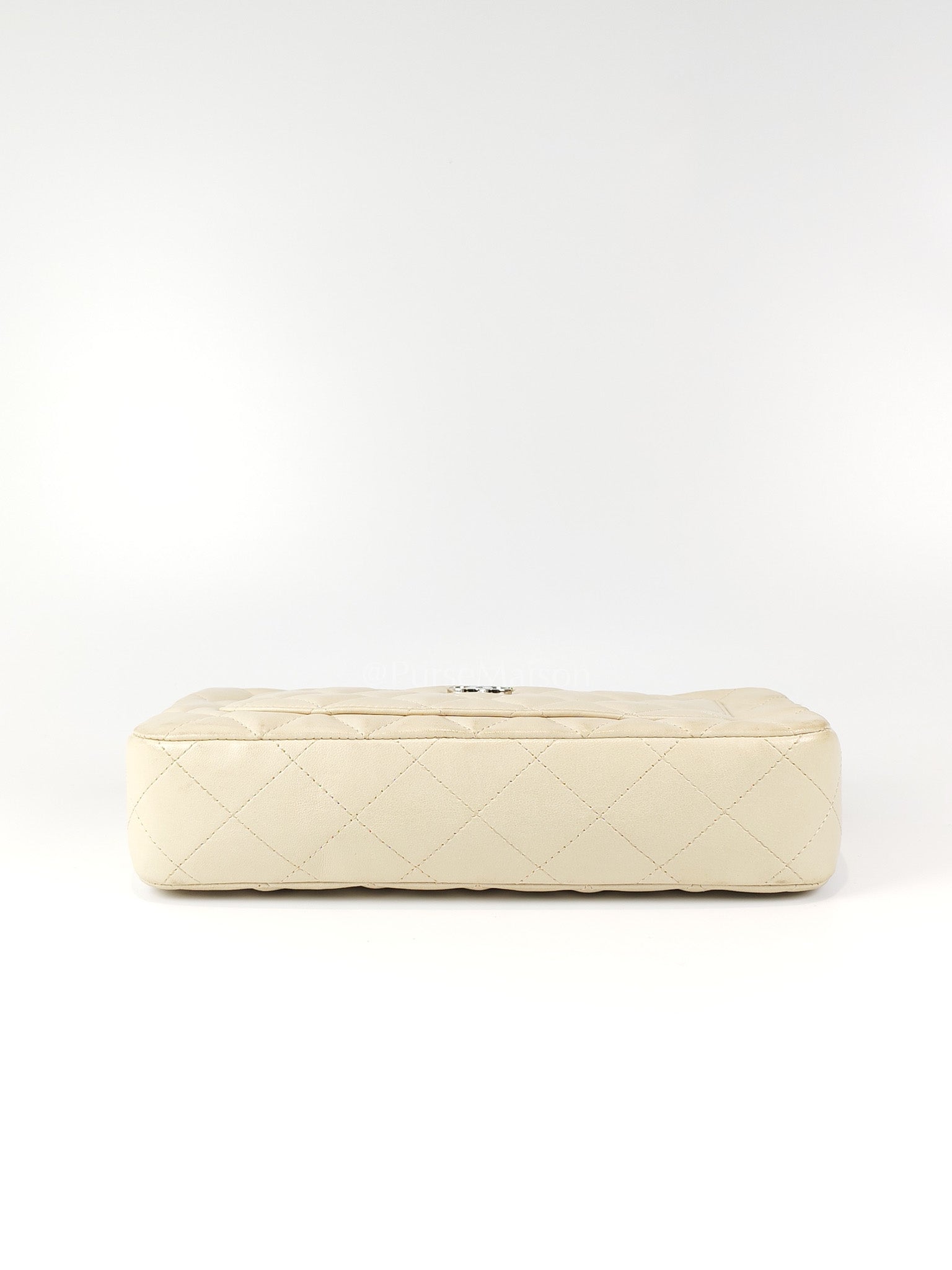 Vintage Camera Bag in Cream Lambskin Leather Silver hardware (Series 10) | Purse Maison Luxury Bags Shop