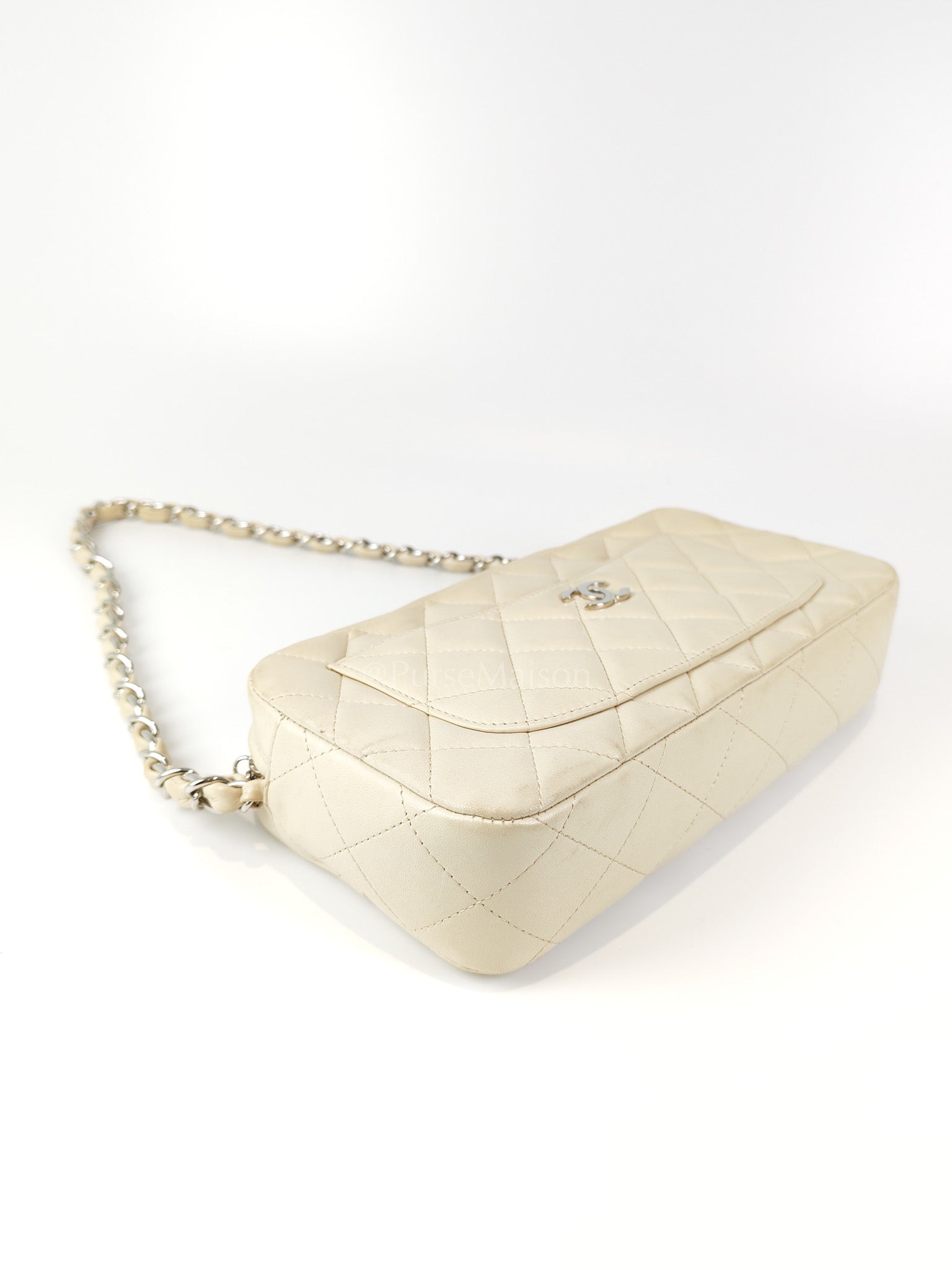 Vintage Camera Bag in Cream Lambskin Leather Silver hardware (Series 10) | Purse Maison Luxury Bags Shop