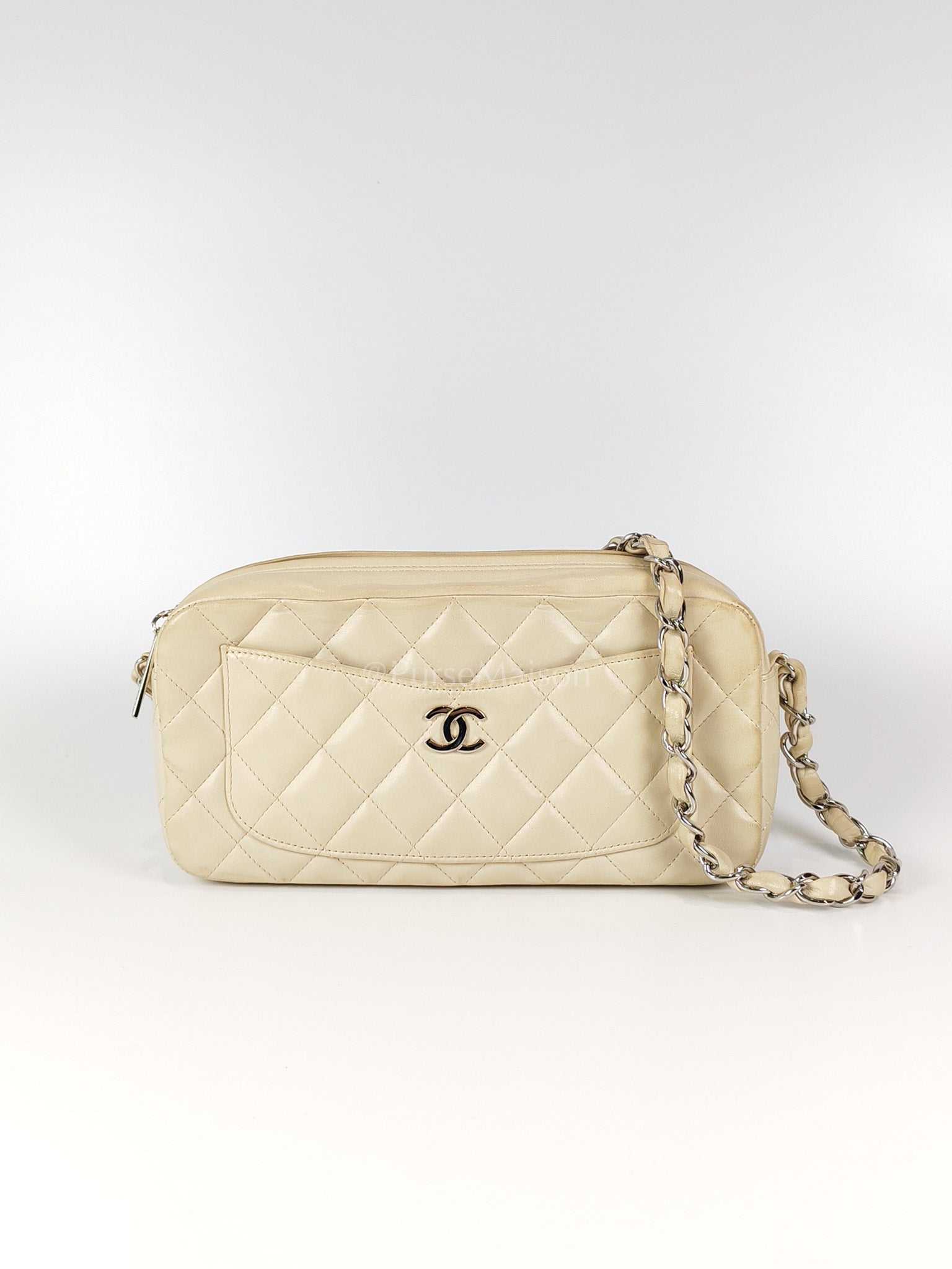 Vintage Camera Bag in Cream Lambskin Leather Silver hardware (Series 10) | Purse Maison Luxury Bags Shop