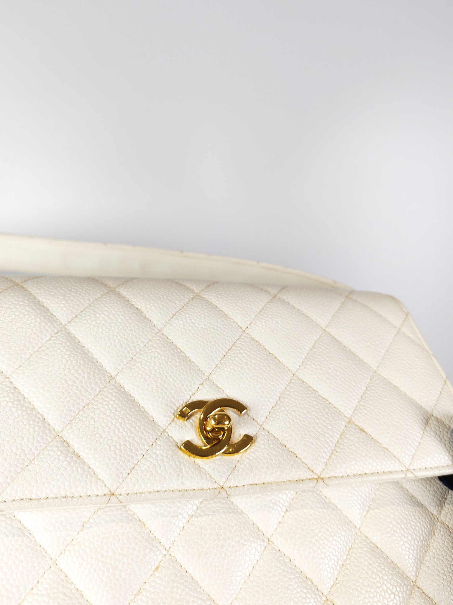 Vintage Kelly Flap in White Caviar Leather and Gold Hardware Shoulder Bag Series 4 | Purse Maison Luxury Bags Shop