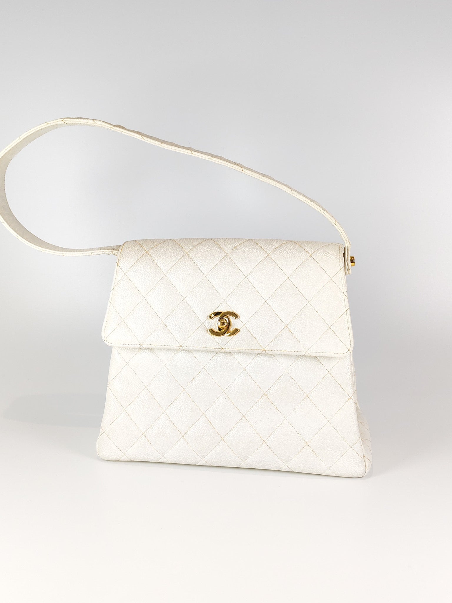 Vintage Kelly Flap in White Caviar Leather and Gold Hardware Shoulder Bag Series 4 | Purse Maison Luxury Bags Shop
