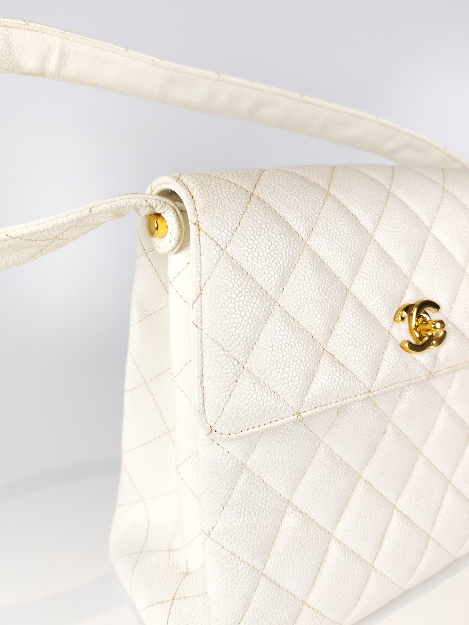 Vintage Kelly Flap in White Caviar Leather and Gold Hardware Shoulder Bag Series 4 | Purse Maison Luxury Bags Shop