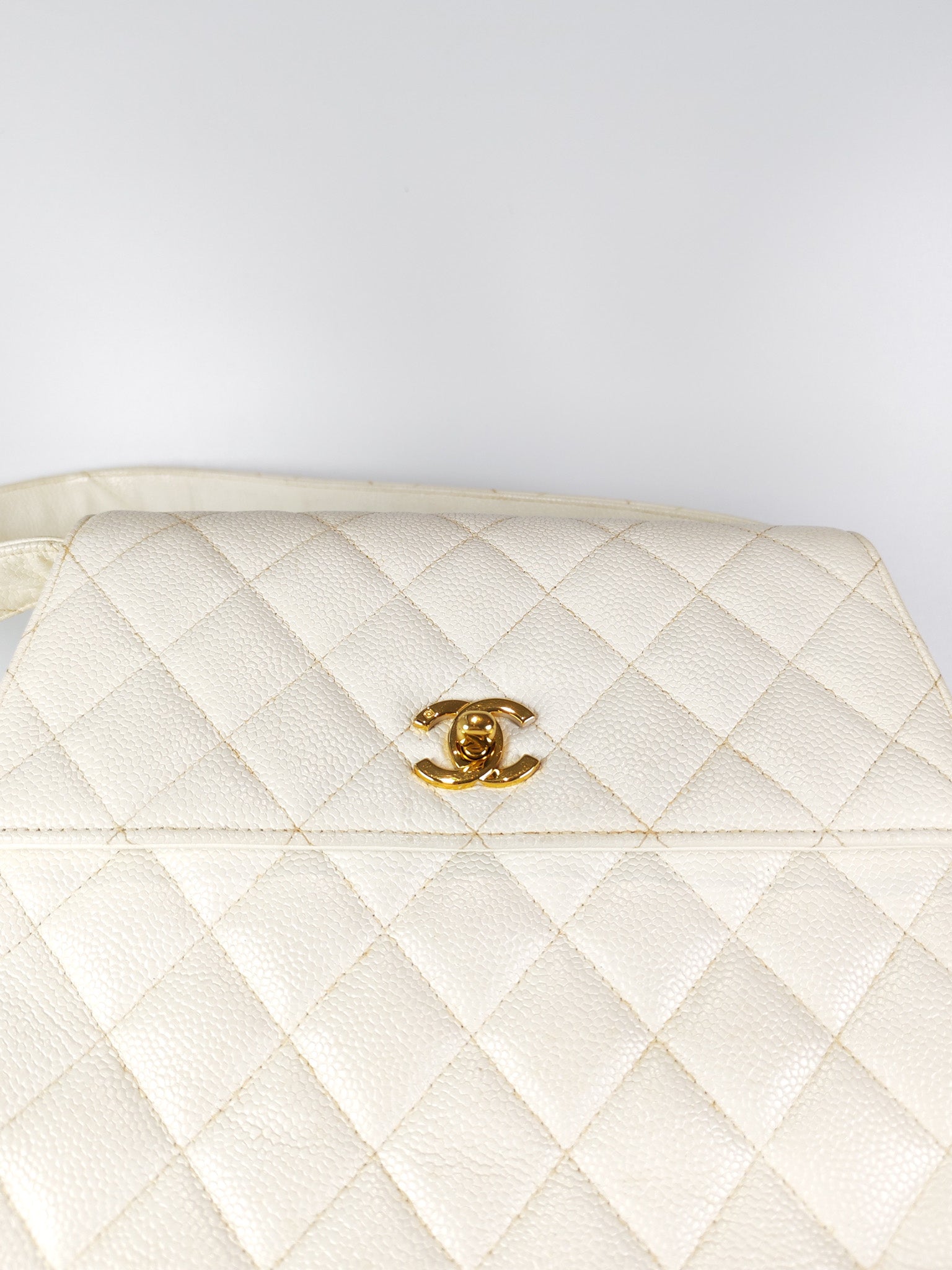 Vintage Kelly Flap in White Caviar Leather and Gold Hardware Shoulder Bag Series 4 | Purse Maison Luxury Bags Shop