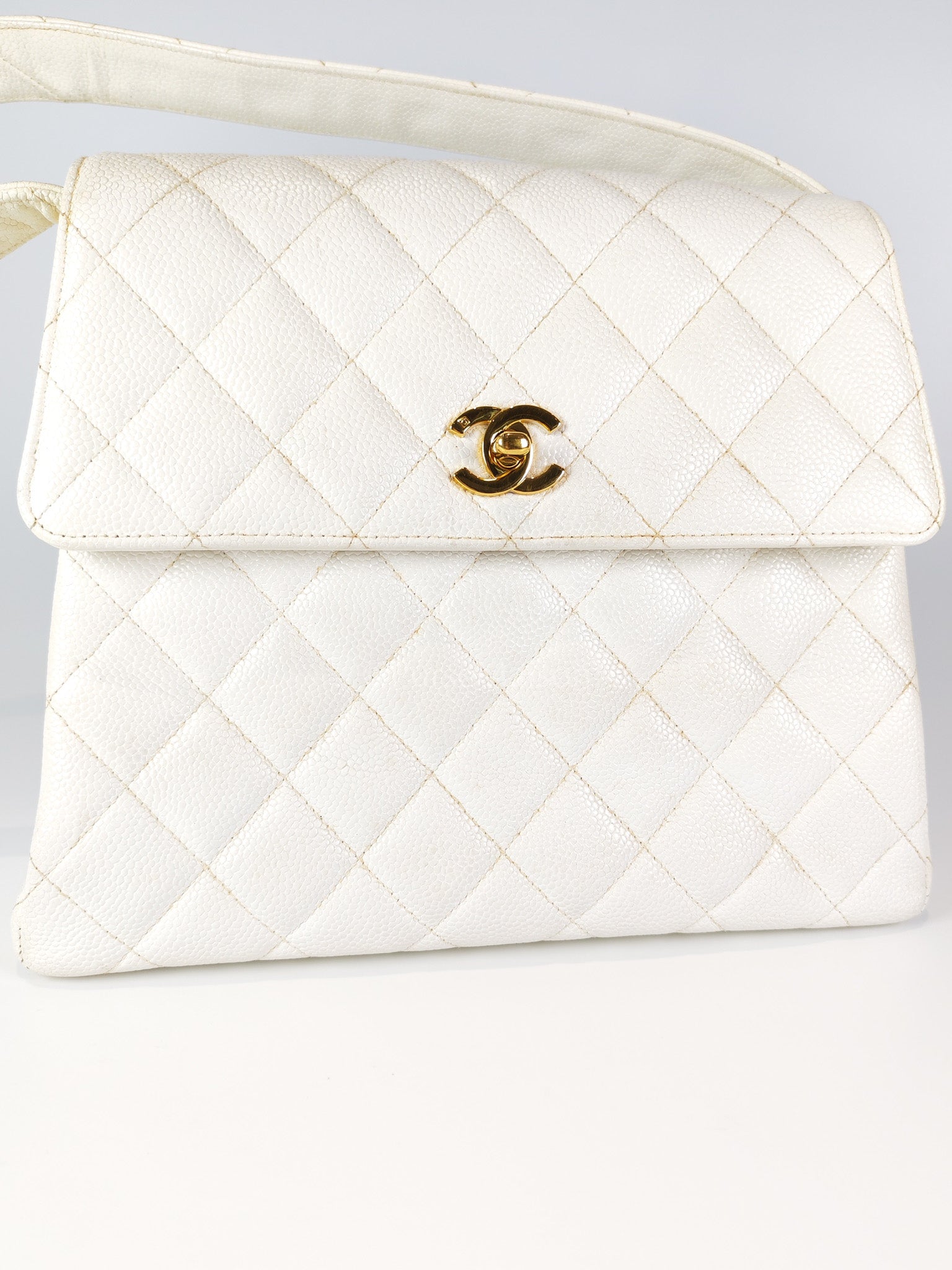 Vintage Kelly Flap in White Caviar Leather and Gold Hardware Shoulder Bag Series 4 | Purse Maison Luxury Bags Shop