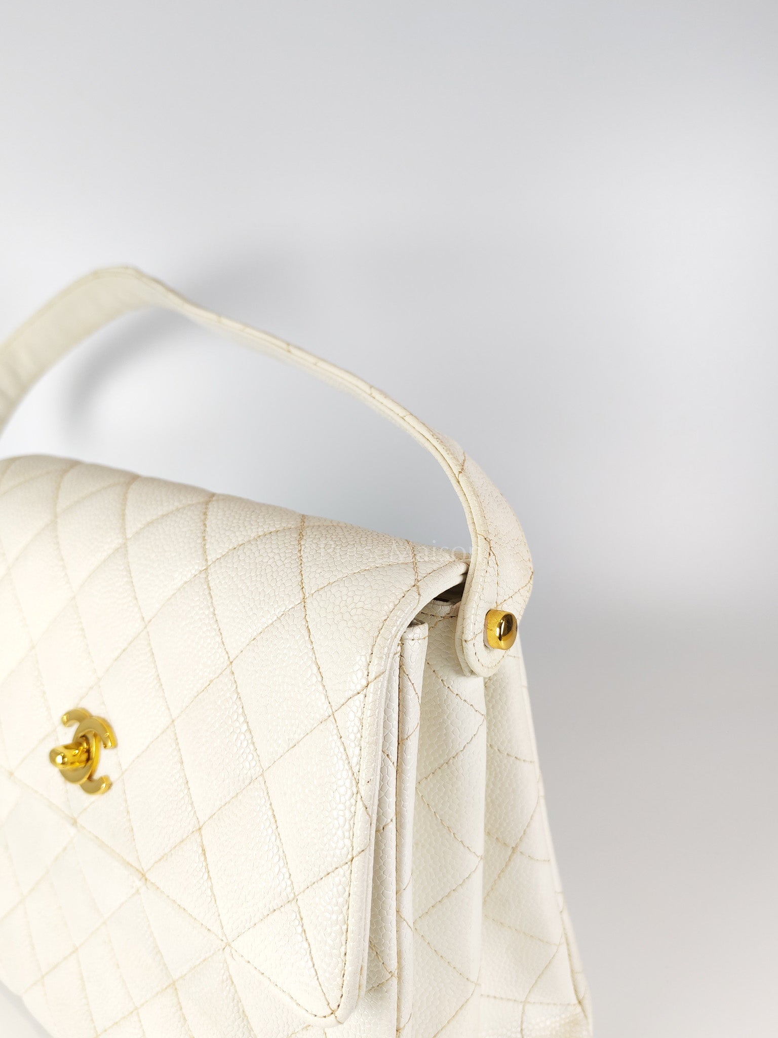 Vintage Kelly Flap in White Caviar Leather and Gold Hardware Shoulder Bag Series 4 | Purse Maison Luxury Bags Shop