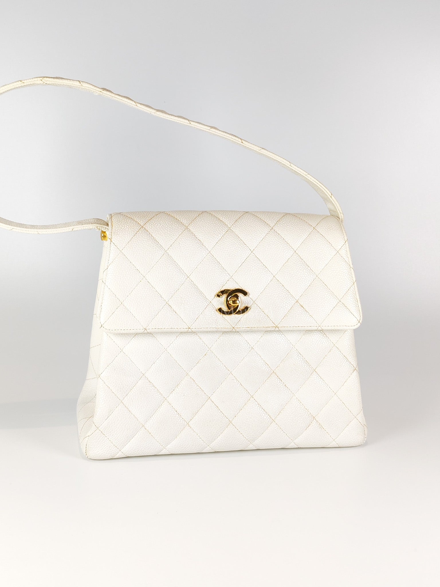 Vintage Kelly Flap in White Caviar Leather and Gold Hardware Shoulder Bag Series 4 | Purse Maison Luxury Bags Shop