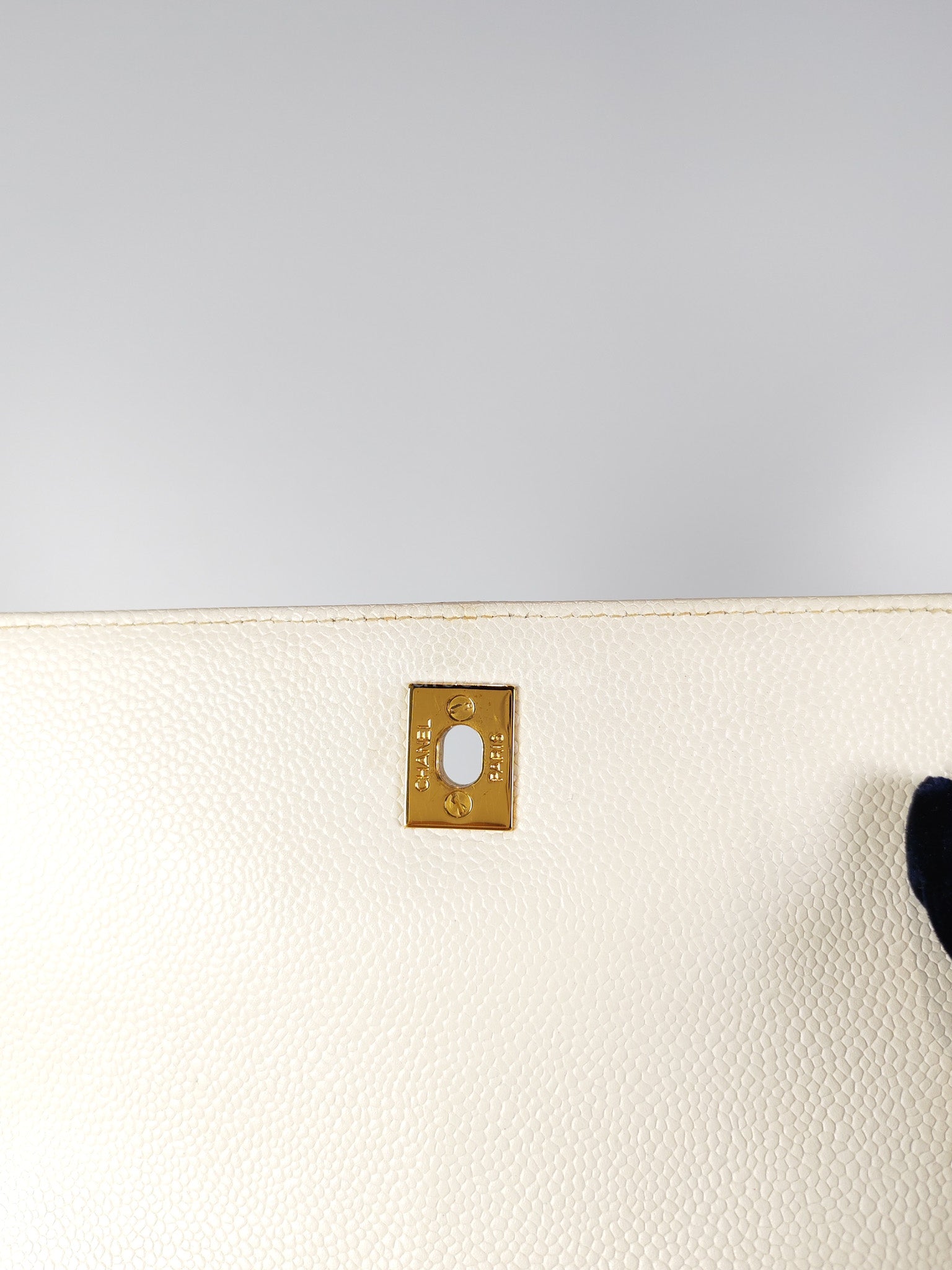 Vintage Kelly Flap in White Caviar Leather and Gold Hardware Shoulder Bag Series 4 | Purse Maison Luxury Bags Shop