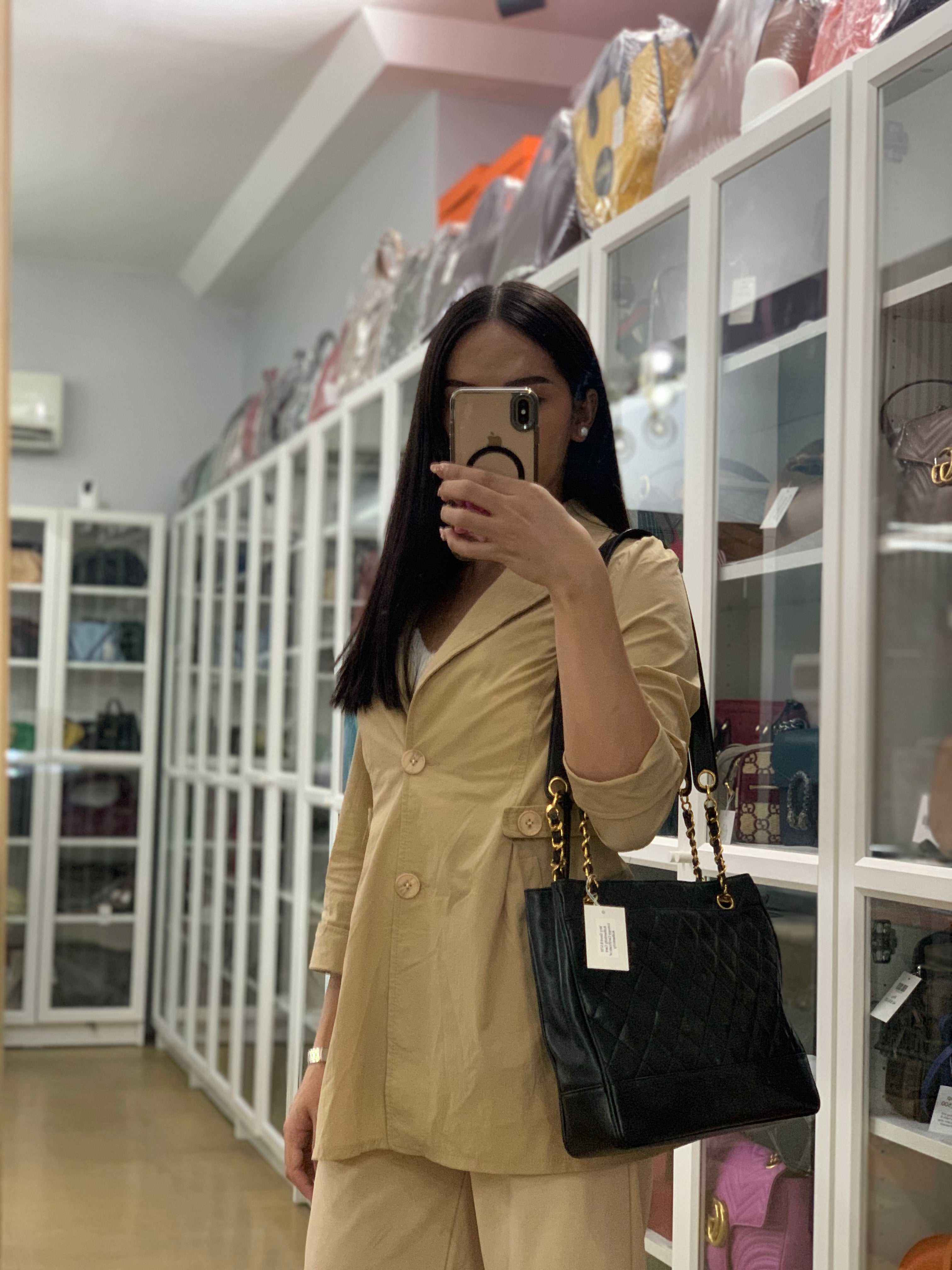 Vintage Tote Bag Medium in Black Quilted Lambskin Leather Gold Hardware Series 25 | Purse Maison Luxury Bags Shop