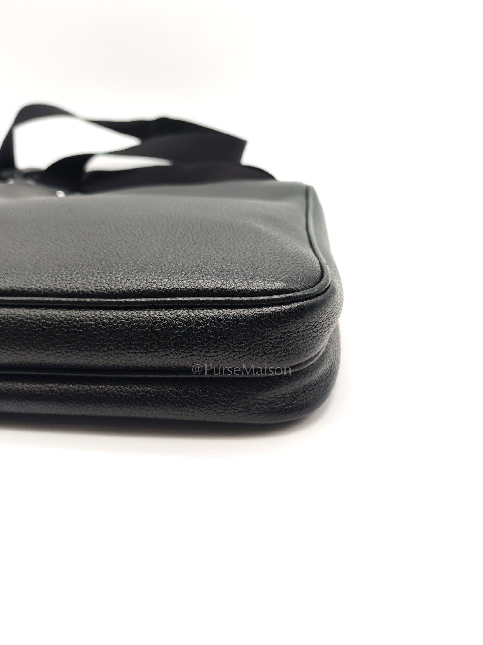 Vitello City Shoulder Bag in Calfskin Leather & Silver Hardware | Purse Maison Luxury Bags Shop