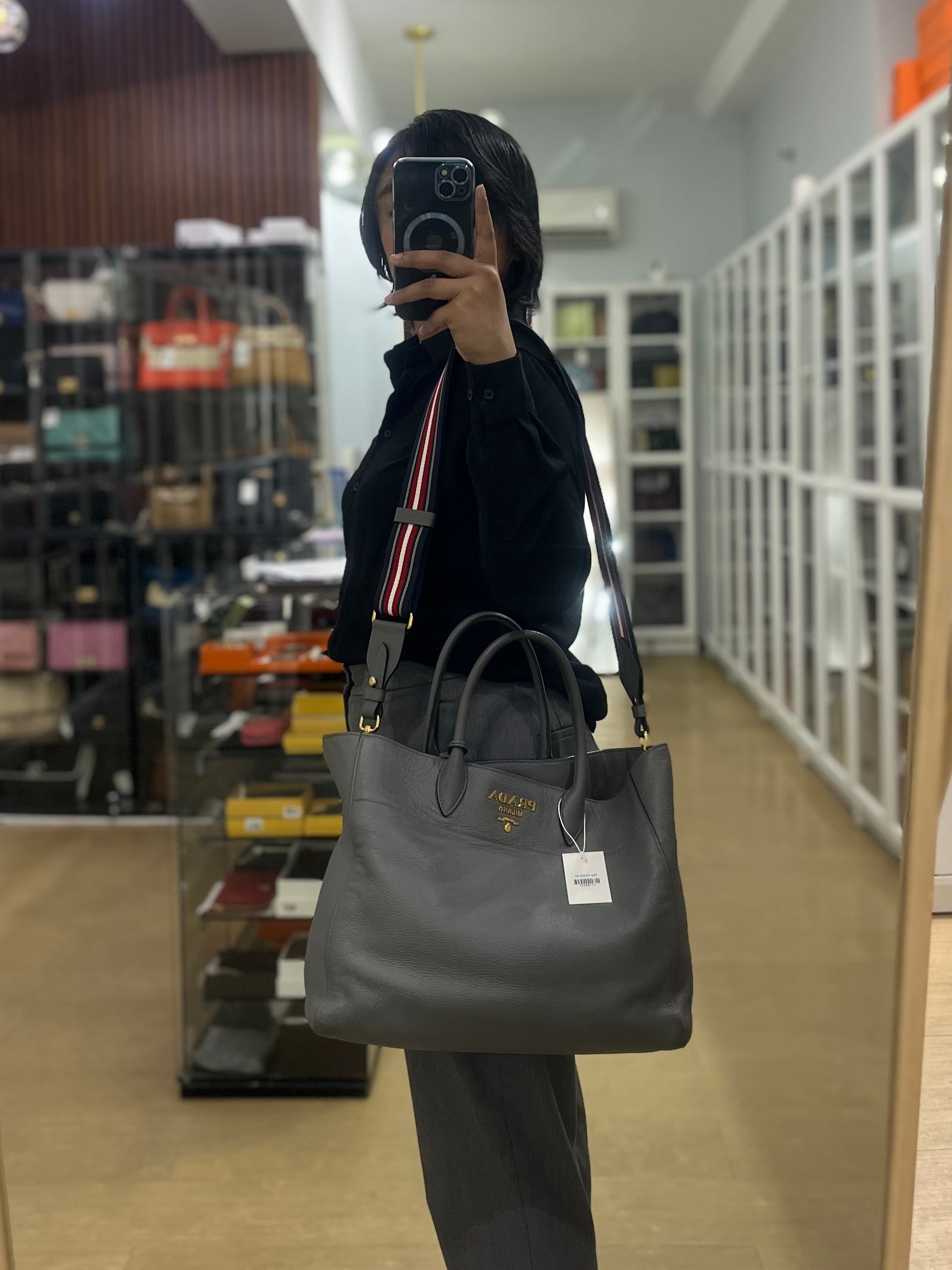 Vitello Daino Large Tote Bag in Clay Gray | Purse Maison Luxury Bags Shop