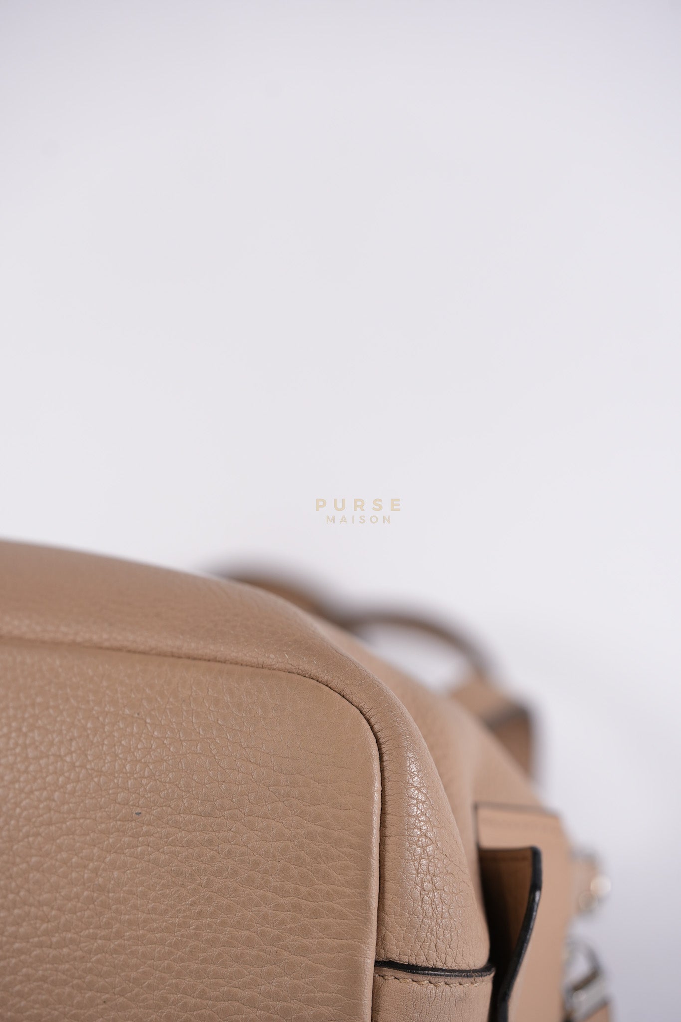 Vitello Daino Shoulder Bag in Dark Beige Leather | Purse Maison Luxury Bags Shop