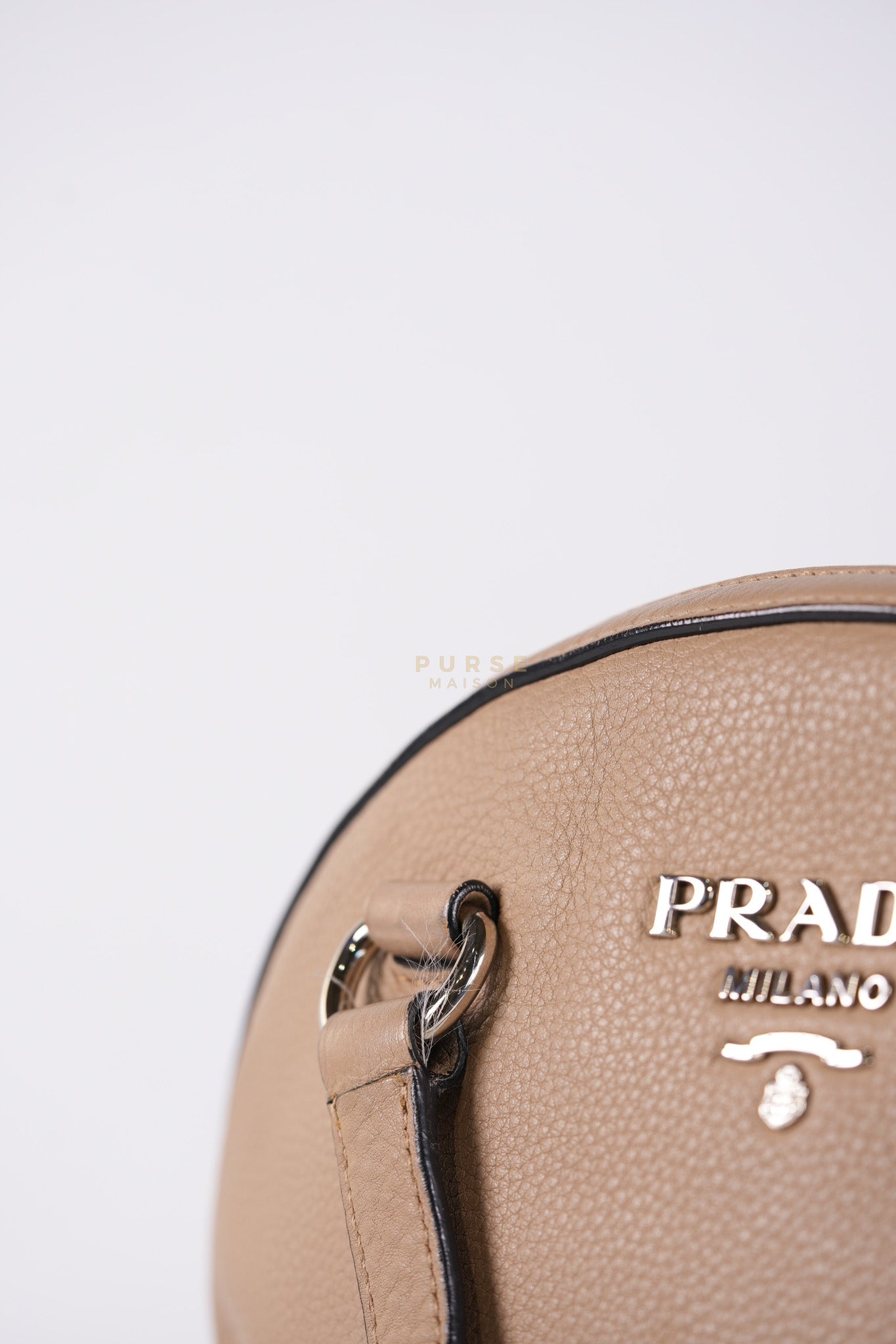 Vitello Daino Shoulder Bag in Dark Beige Leather | Purse Maison Luxury Bags Shop