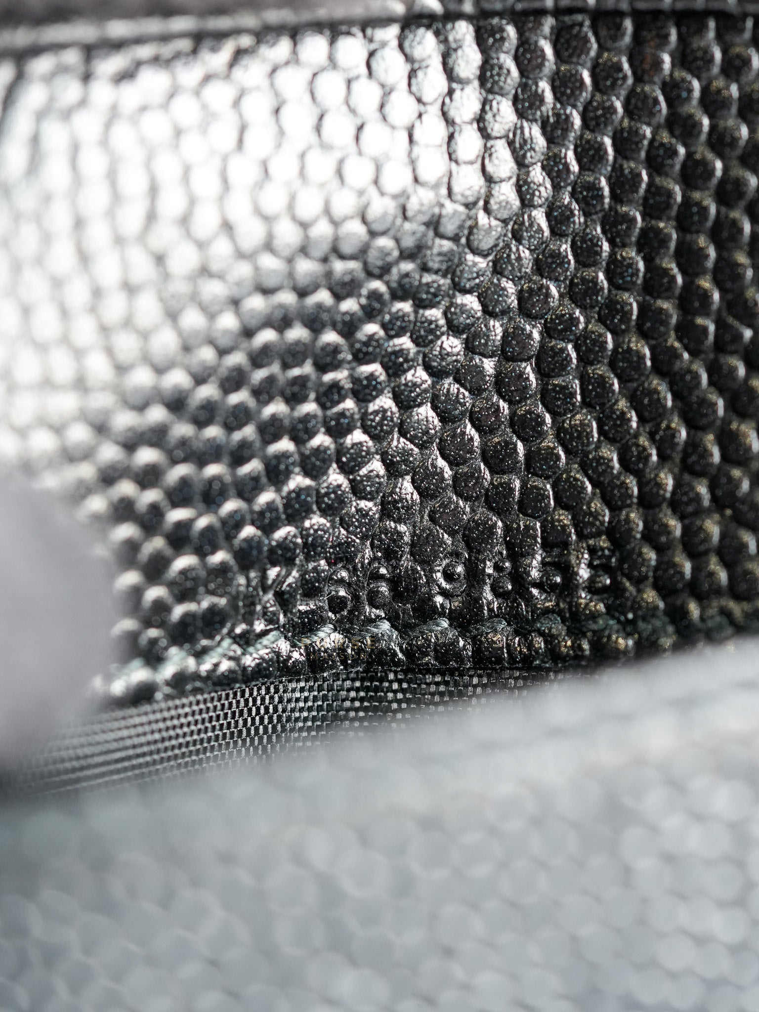 Vlogo Pebbled Calfskin Leather Card Holder in Nero | Purse Maison Luxury Bags Shop