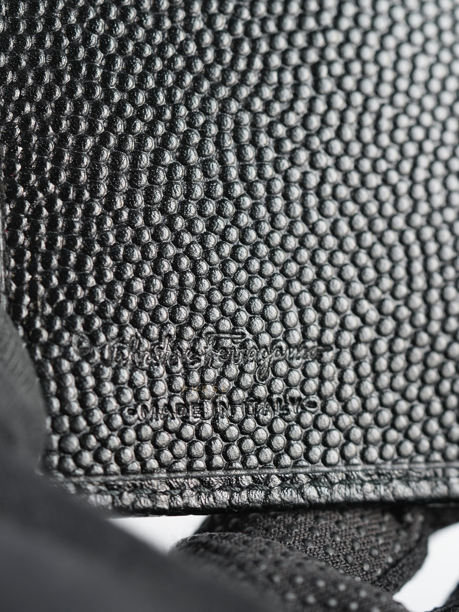 Vlogo Pebbled Calfskin Leather Card Holder in Nero | Purse Maison Luxury Bags Shop