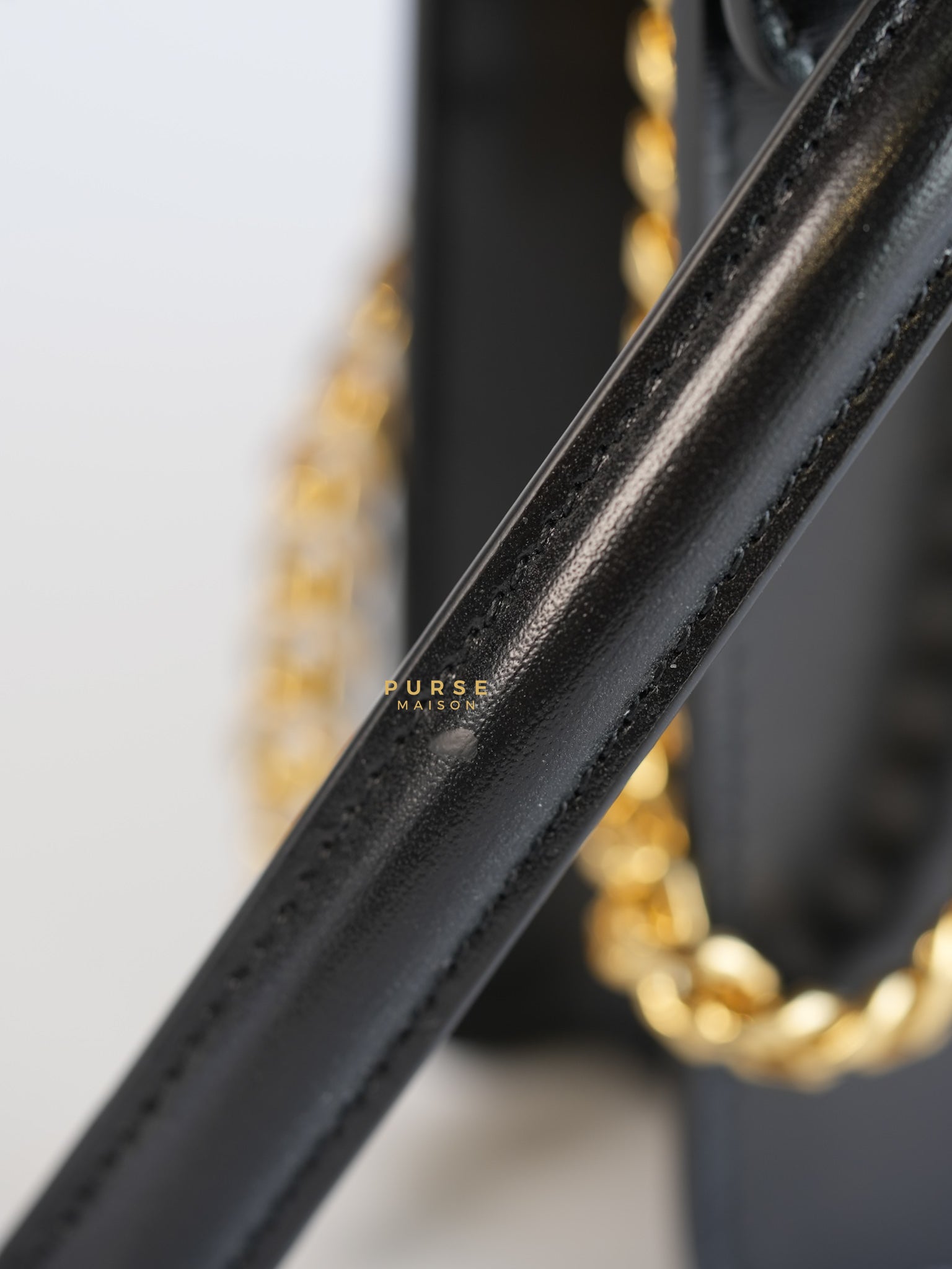 Wallet On Chain Margo Black in Smooth Leather | Purse Maison Luxury Bags Shop