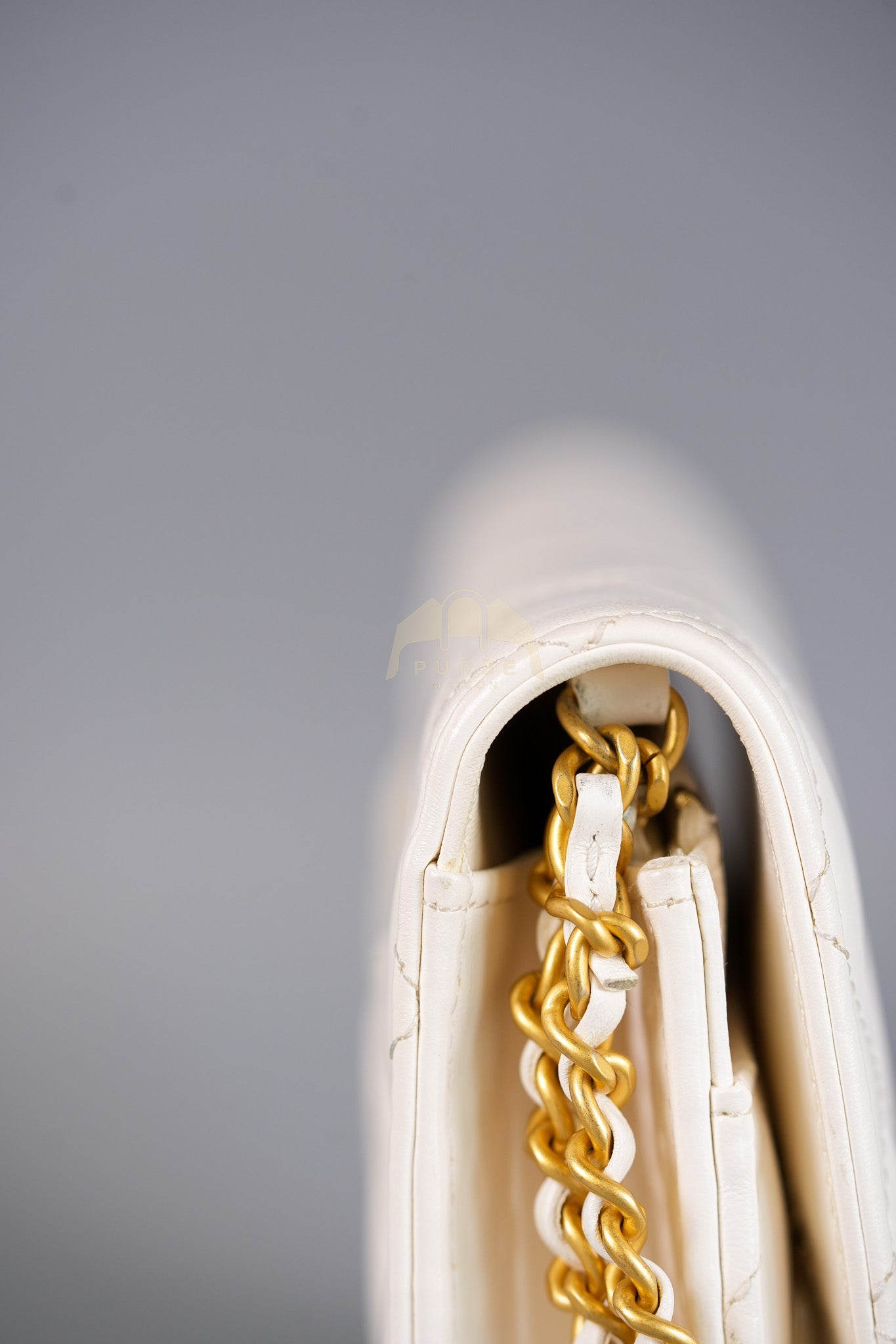 Wallet On Chain (WOC) Double Chain in White Lambskin Leather and Aged Gold Hardware (Microchip) | Purse Maison Luxury Bags Shop